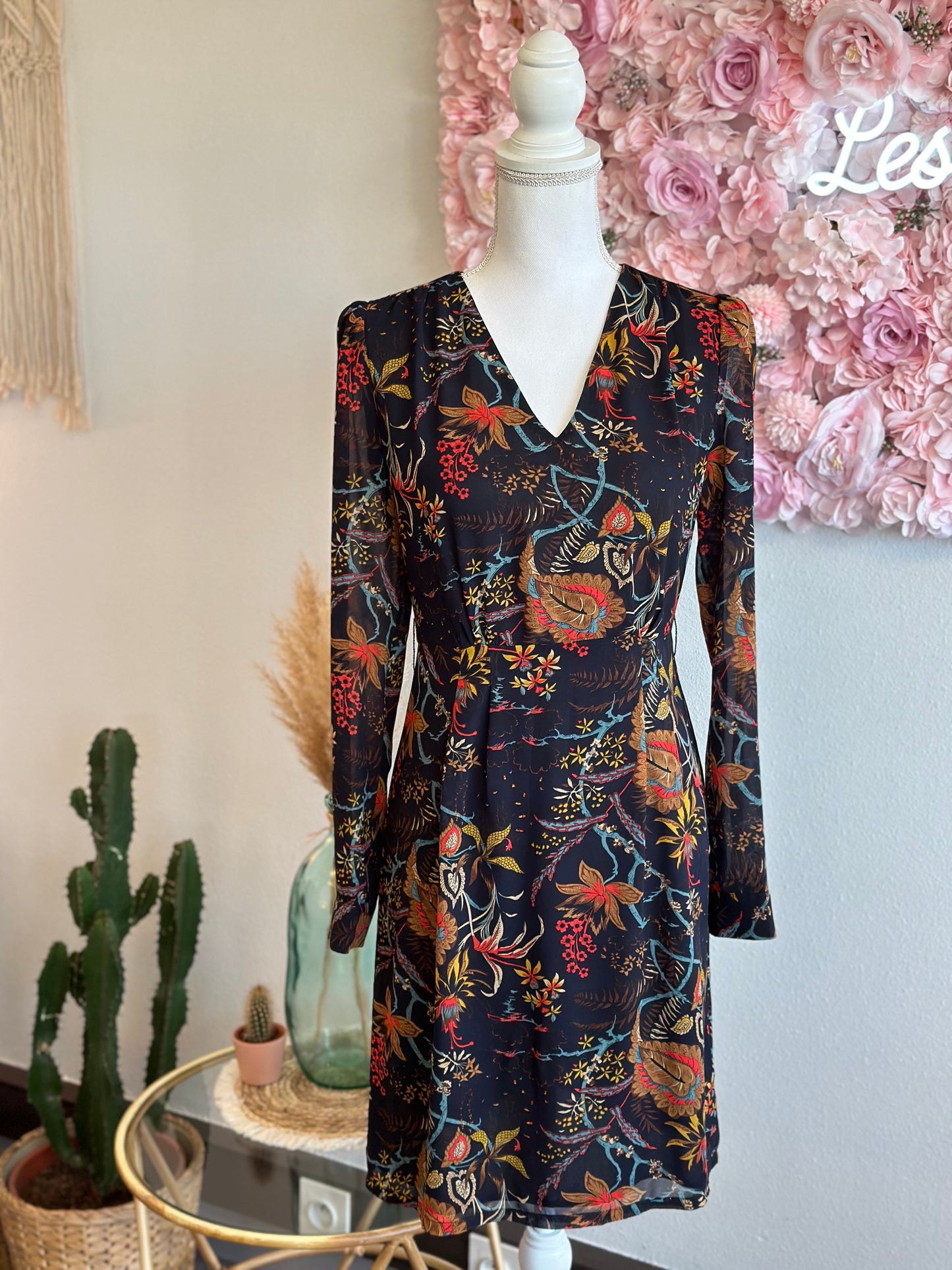 Robe fluide à motifs floraux et feuillages, T.36