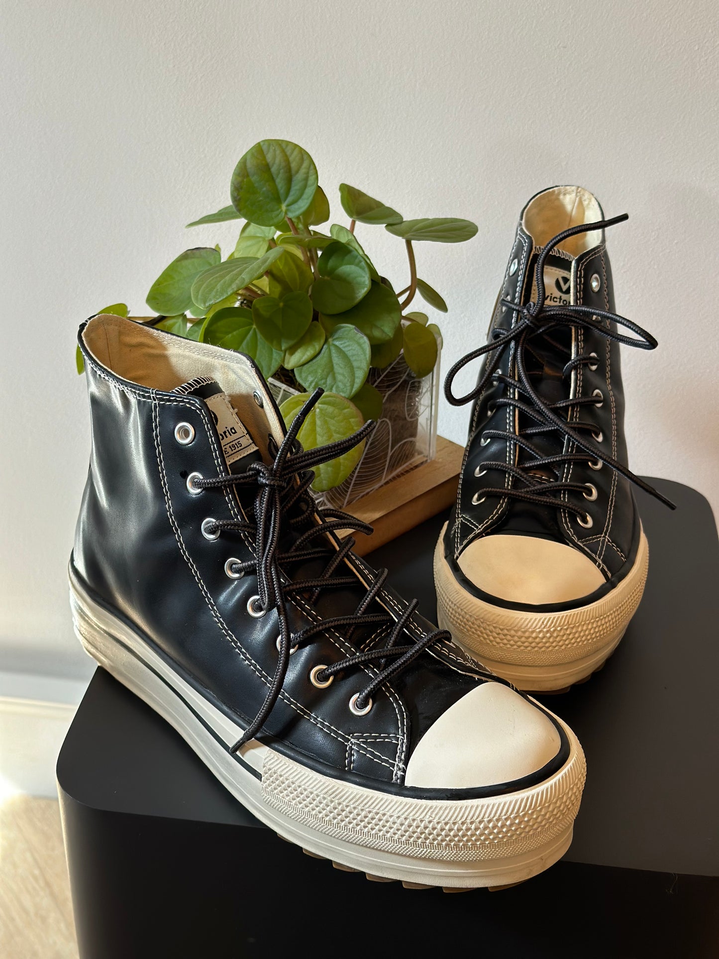 Basket montante à plateforme style converse P.40