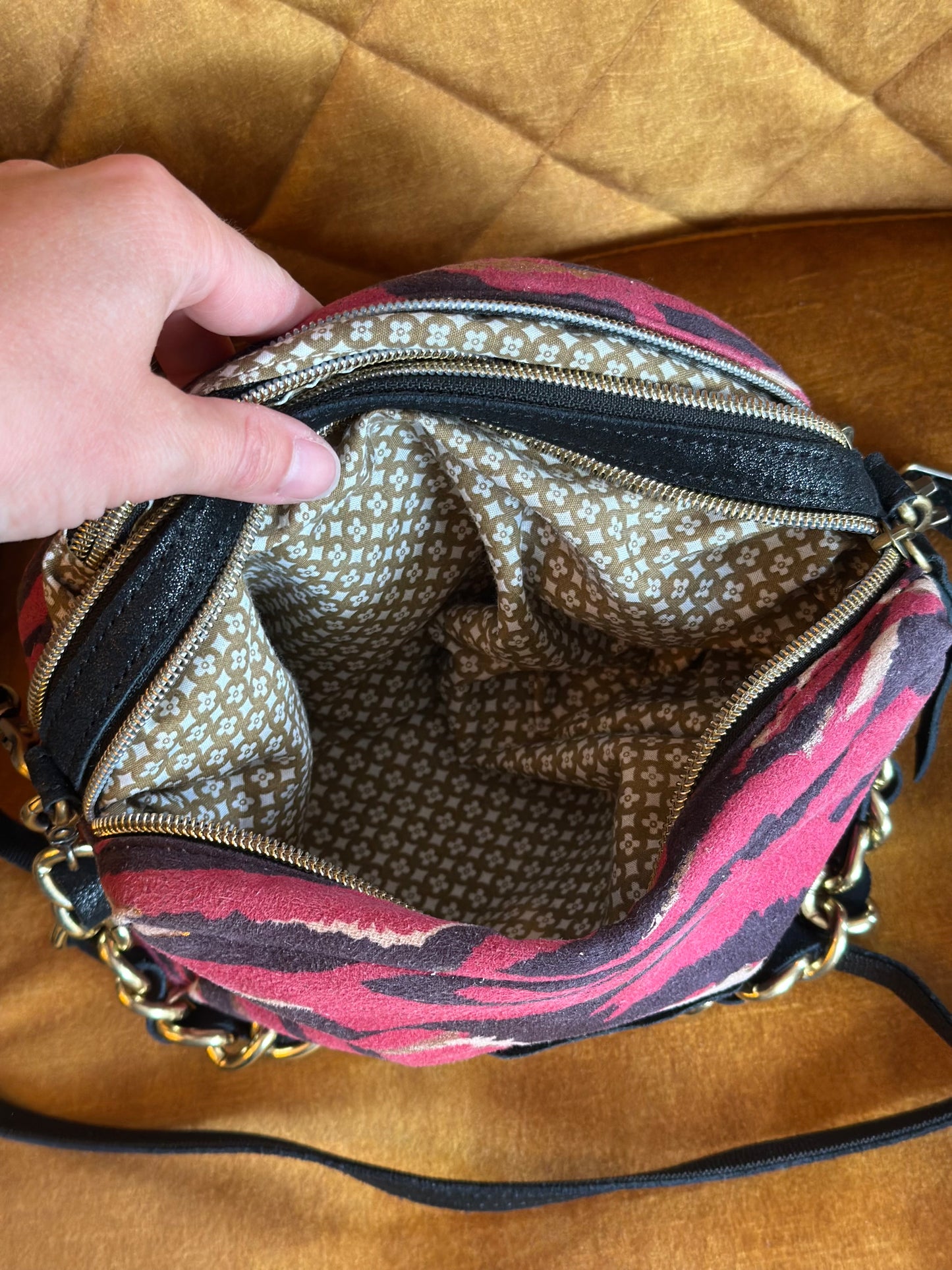 Sac en cuir rose et bleu zèbre modèle “Mama” avec double bandoulière