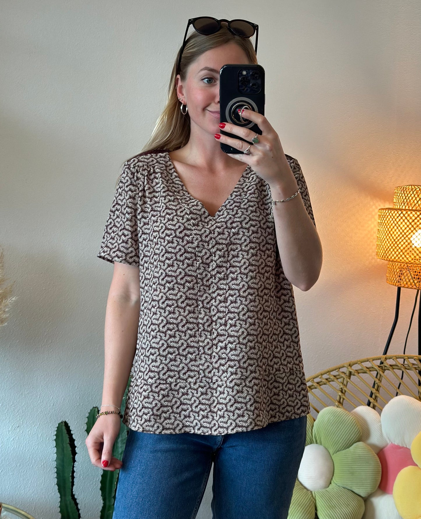 Top à manches courtes à motifs et sequins, T.40
