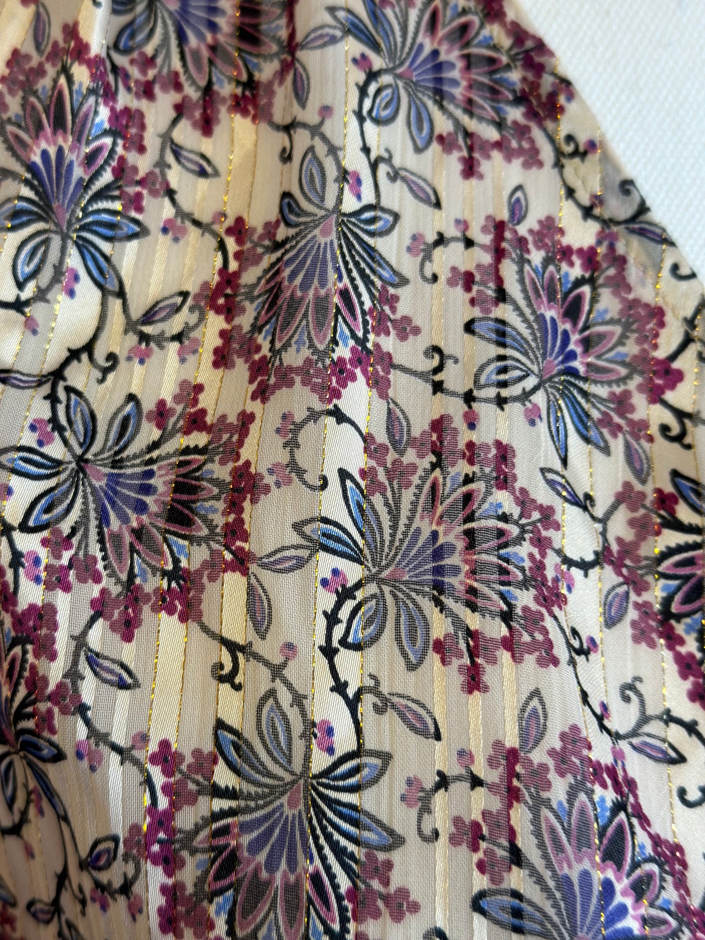 Belle robe coupe portefeuille à motifs fleuris T.36