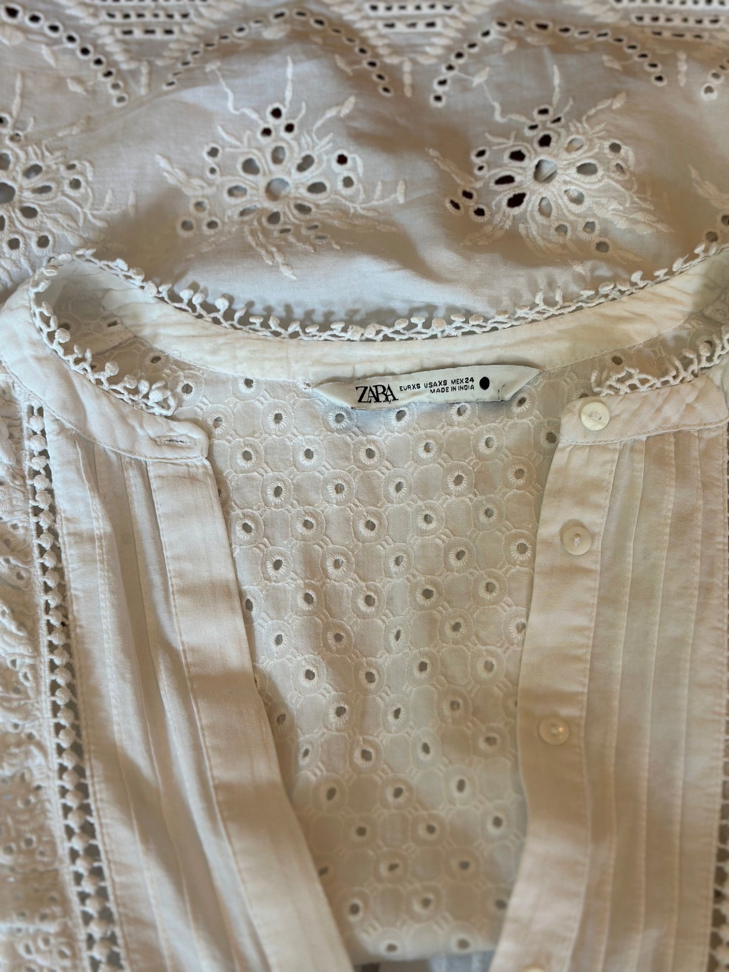 Blouse brodée blanche Zara en coton ajouré T.34/36 oversize