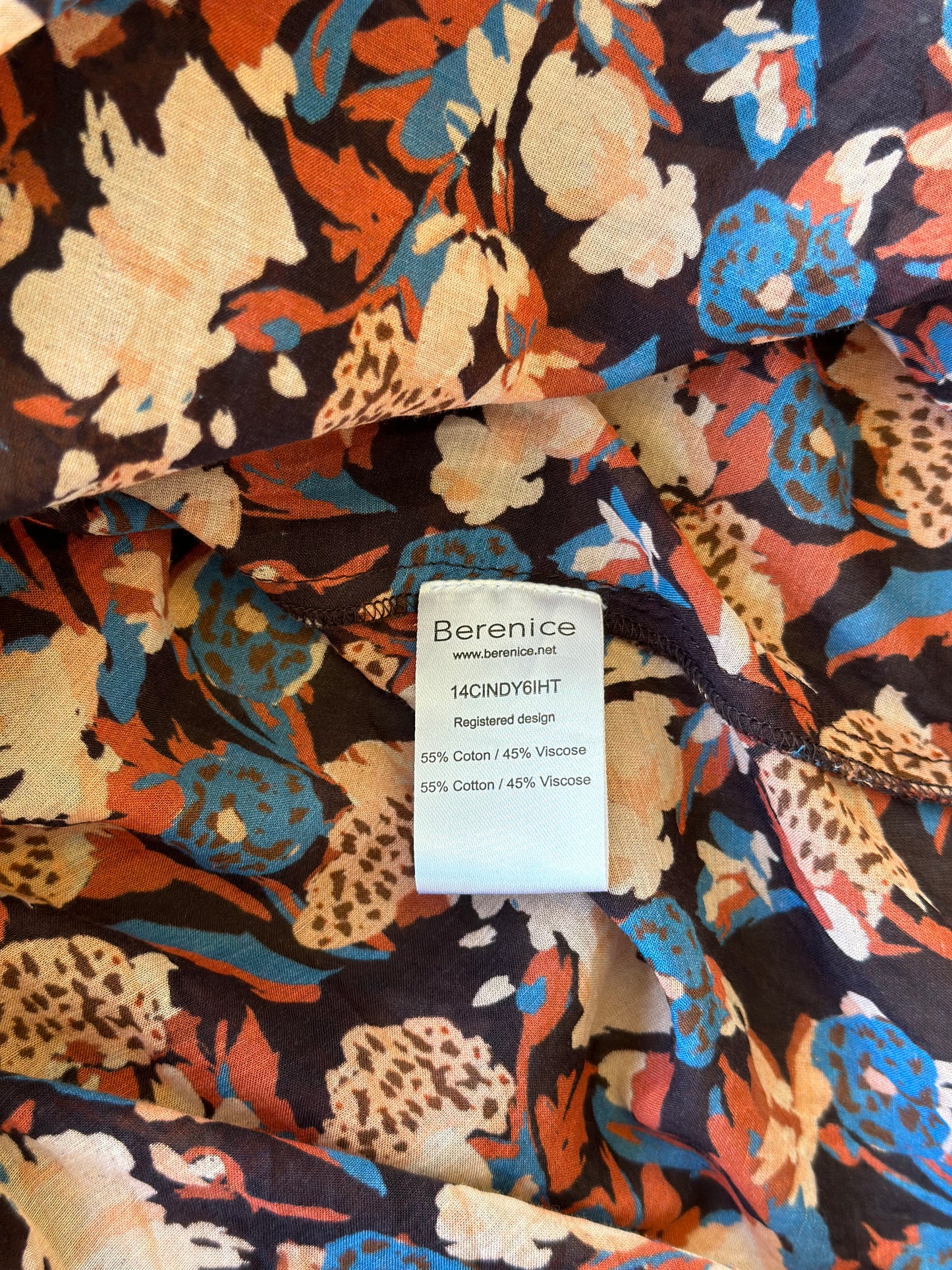 Belle blouse coupe ample motifs fleuris colorée T.40