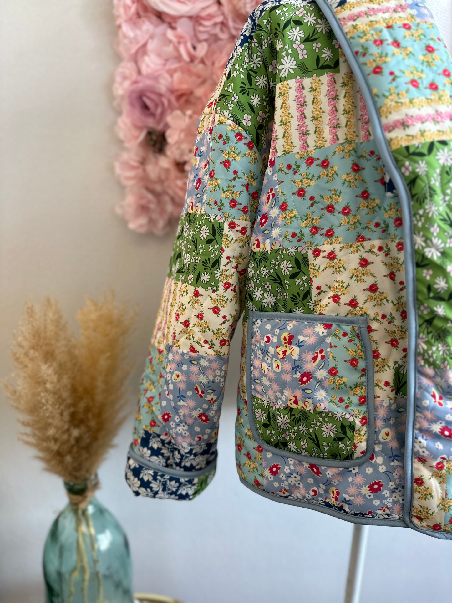 Belle veste imprimée motifs patchwork fleuris colorée T.36