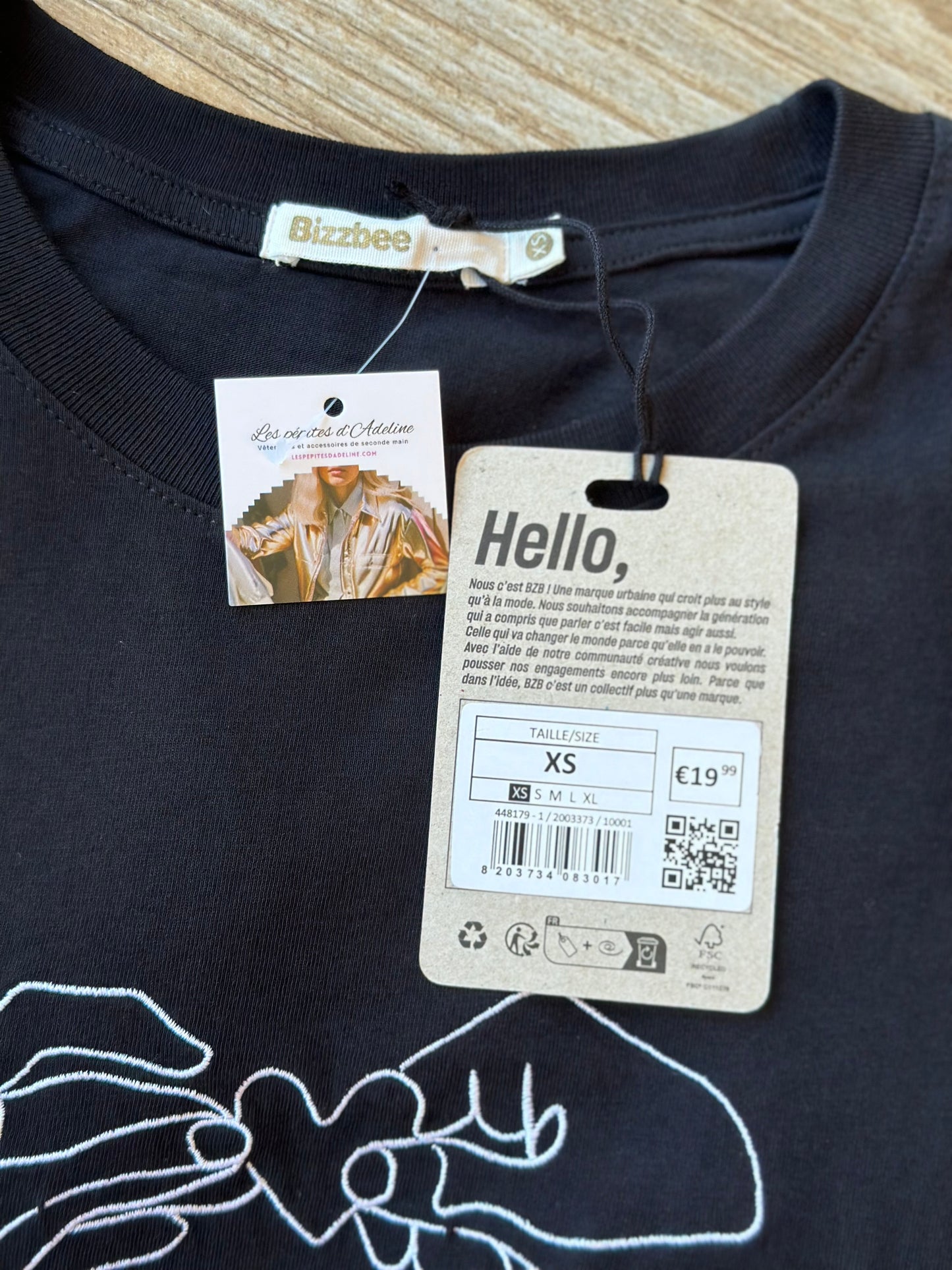T-shirt noir avec broderie blanche, T.34 neuf
