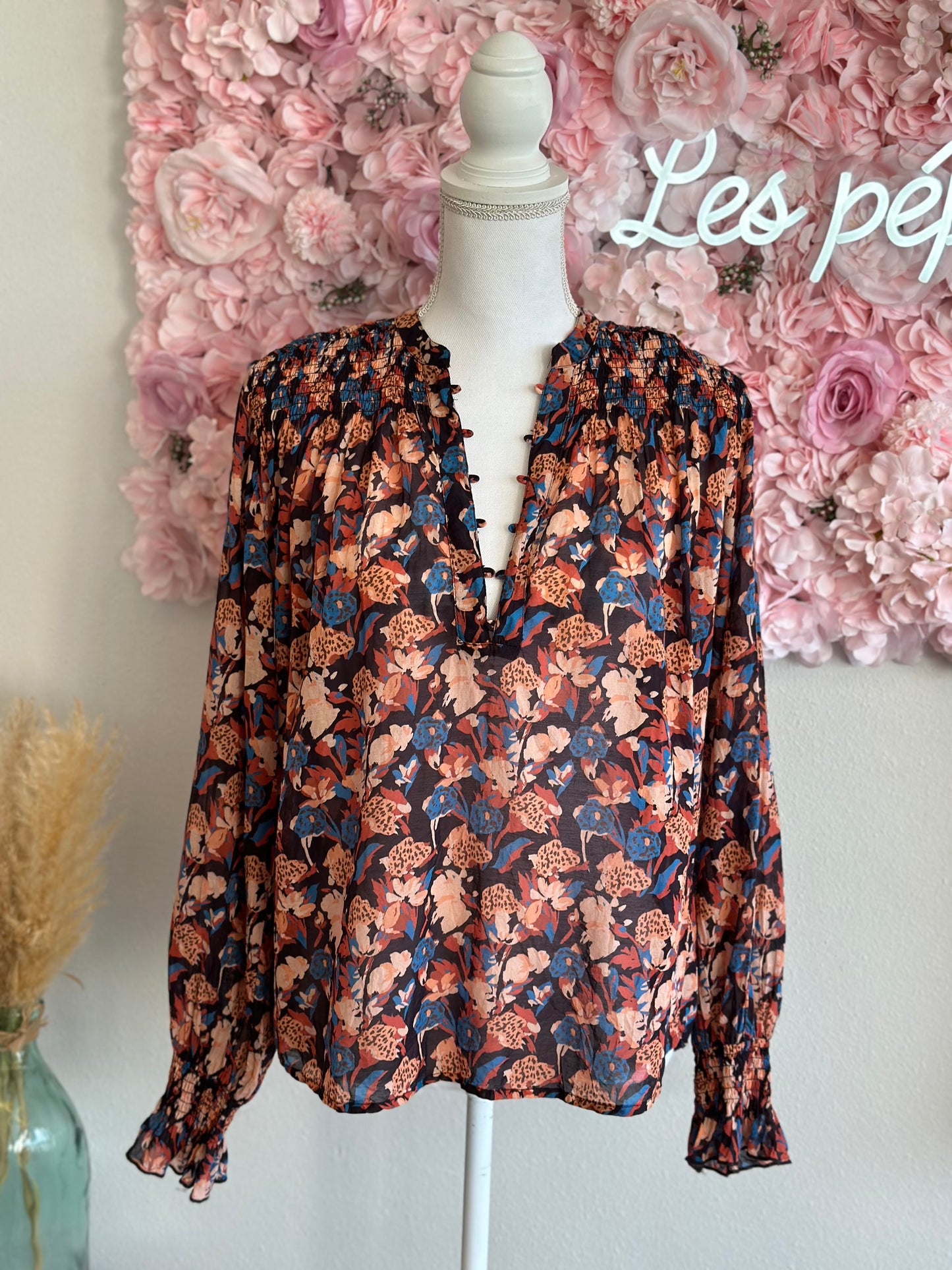 Belle blouse coupe ample motifs fleuris colorée T.40
