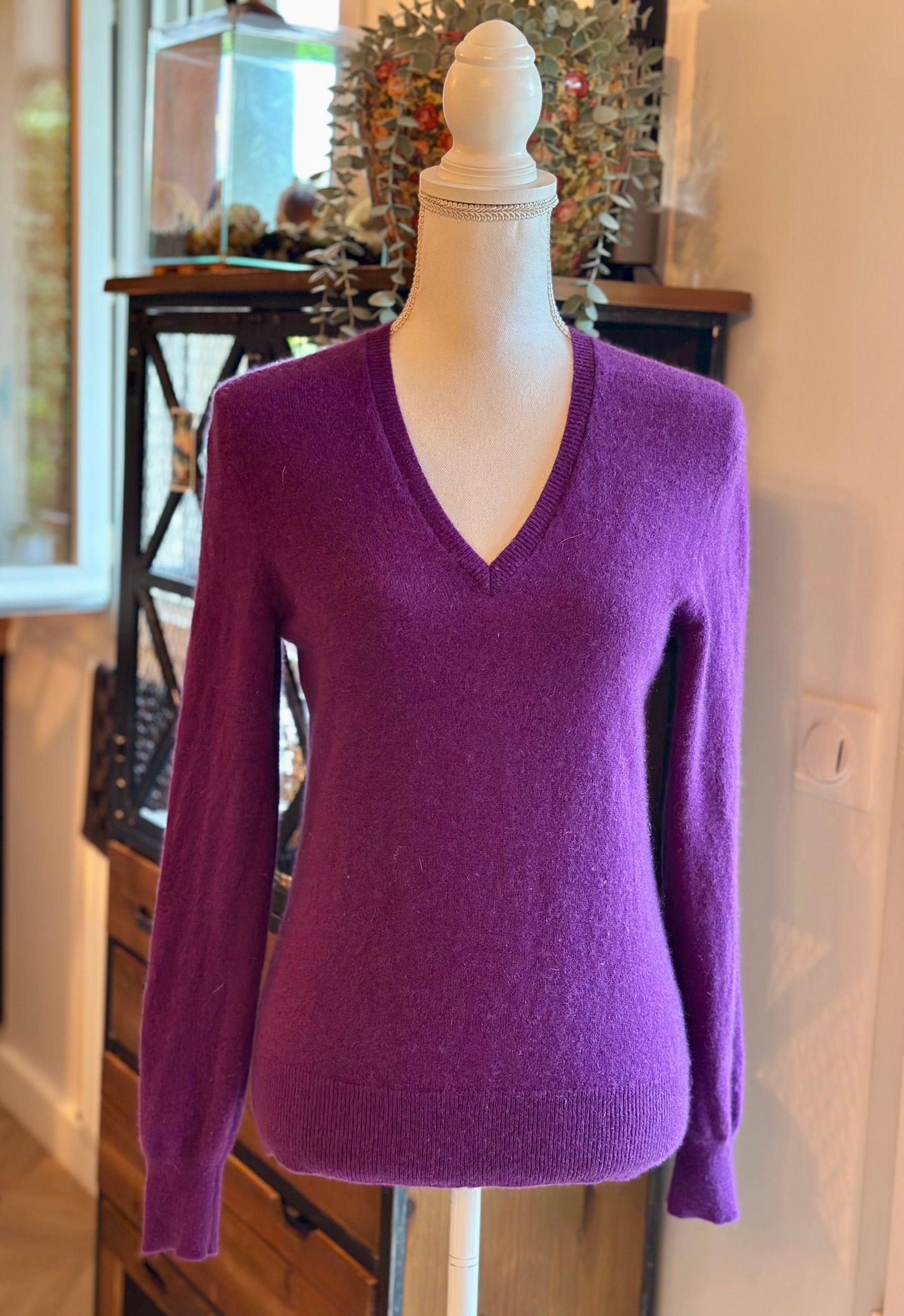 Pull en cachemire col V violet T.34
