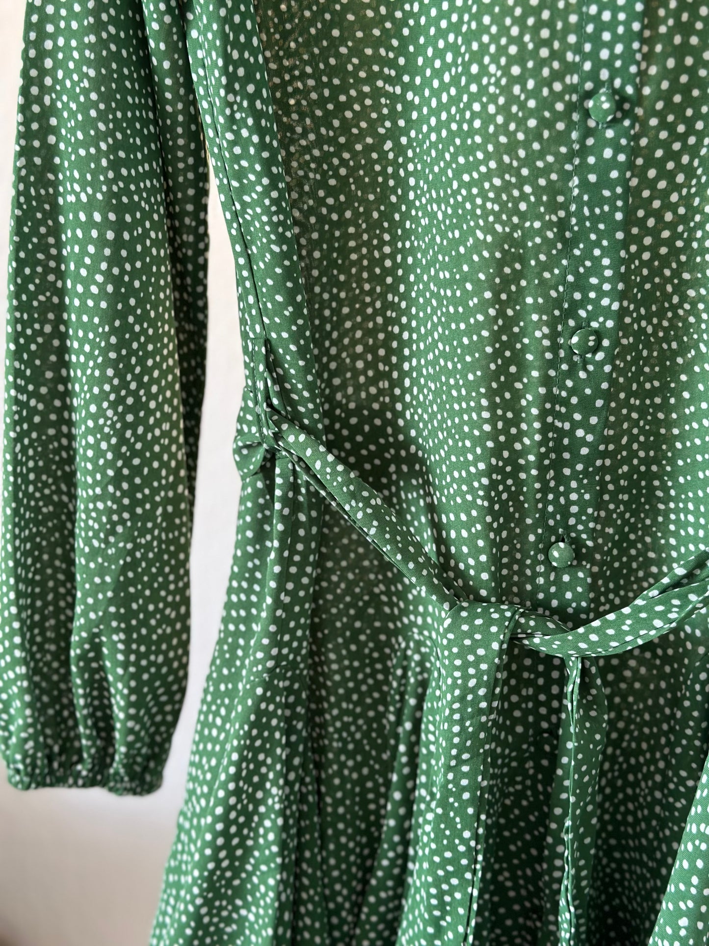 Robe fluide à volants verte à pois blancs T.38/40