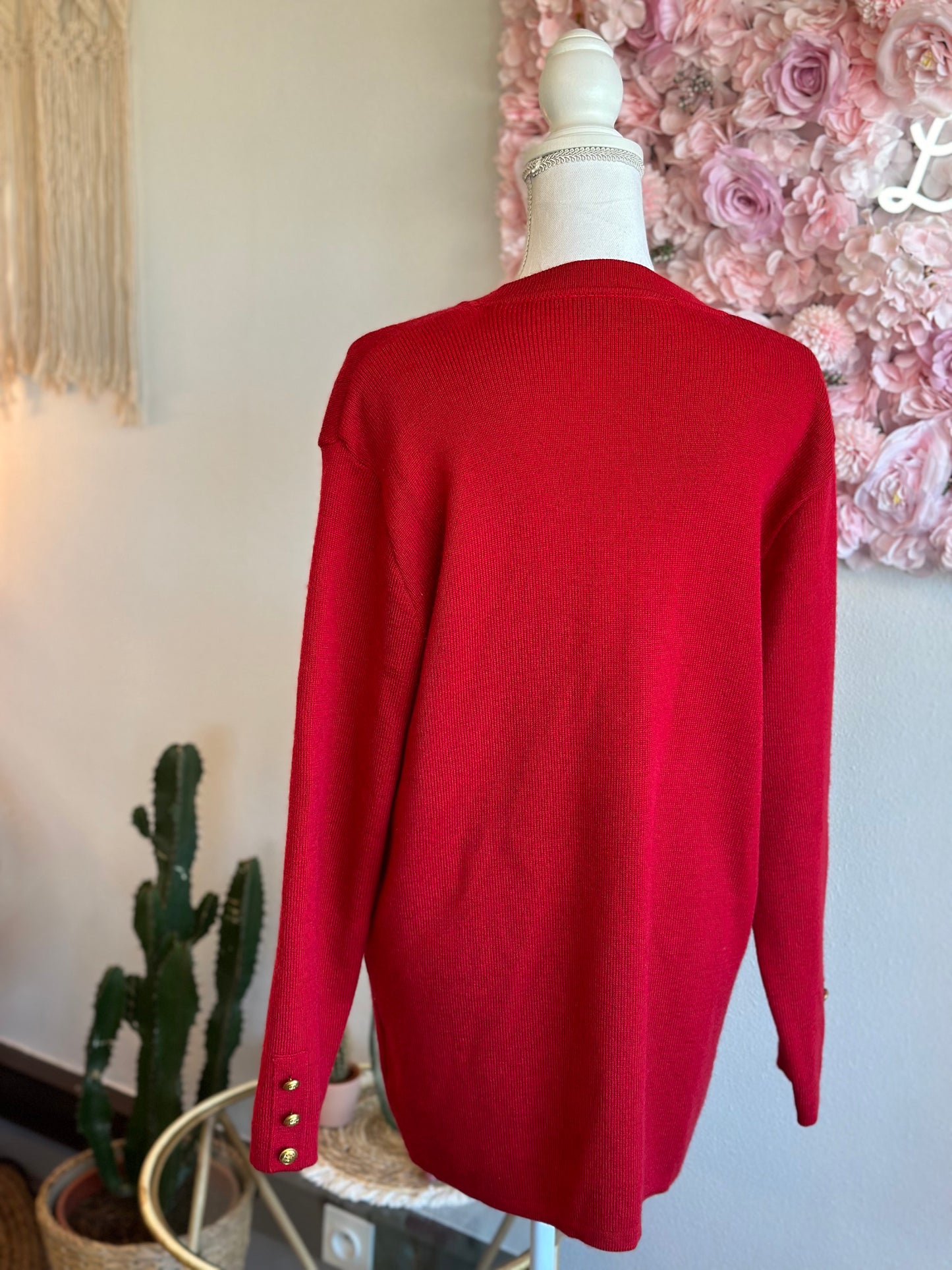 Cardigan en laine rouge, boutons dorés, modèle vintage T.U