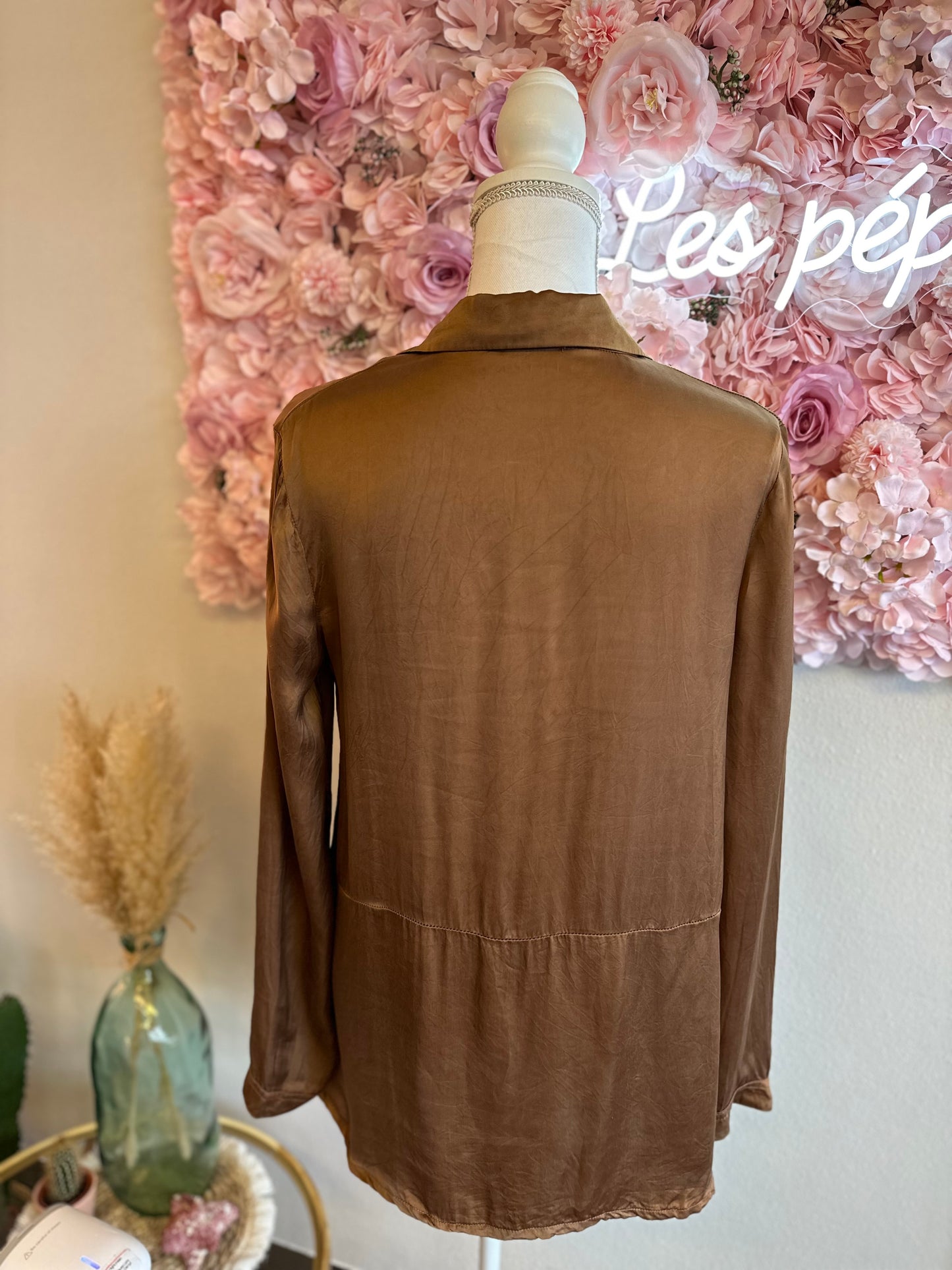 Chemise oversize en satin effet soie couleur chocolat T.U