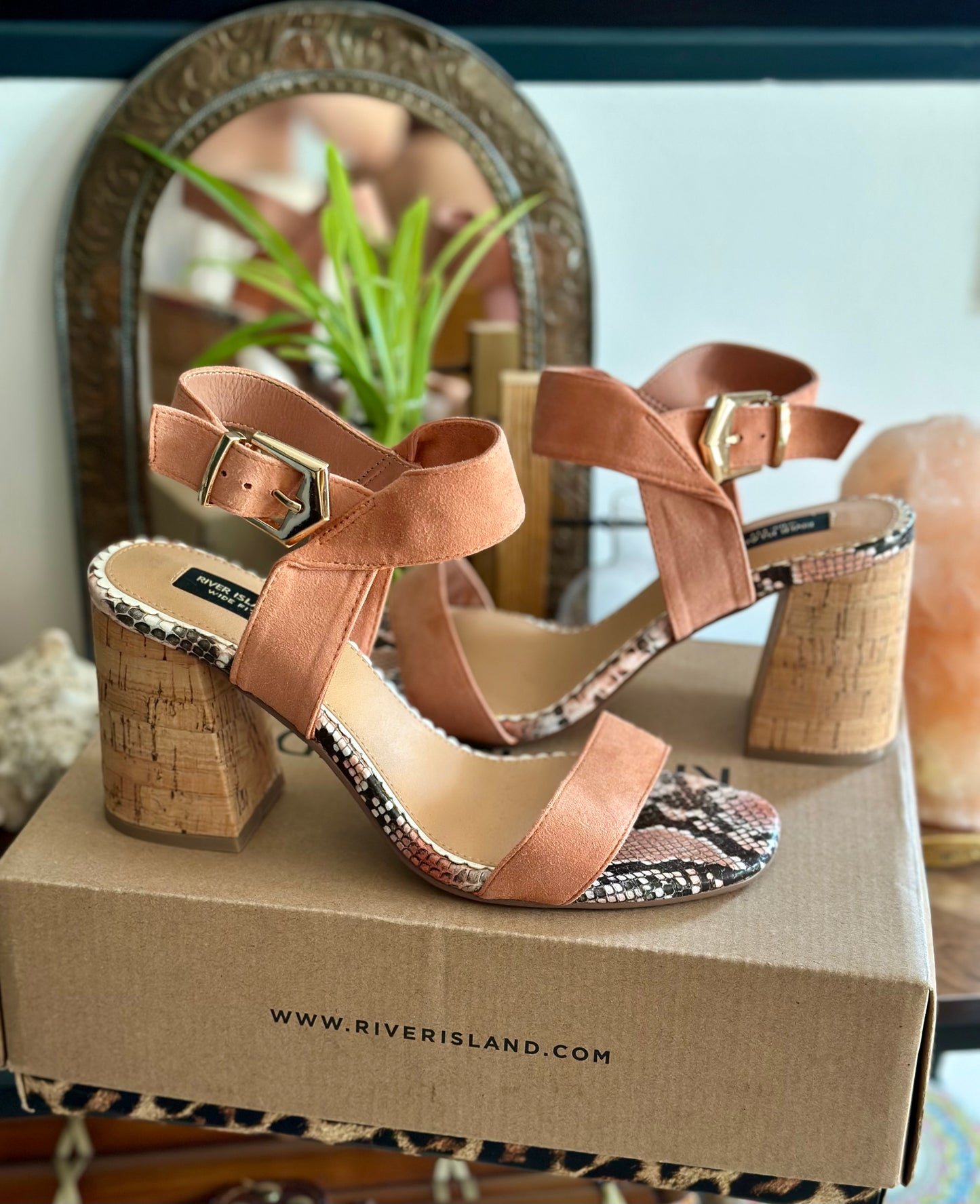 Sandales corail rose clair à talon T.39 – neuves