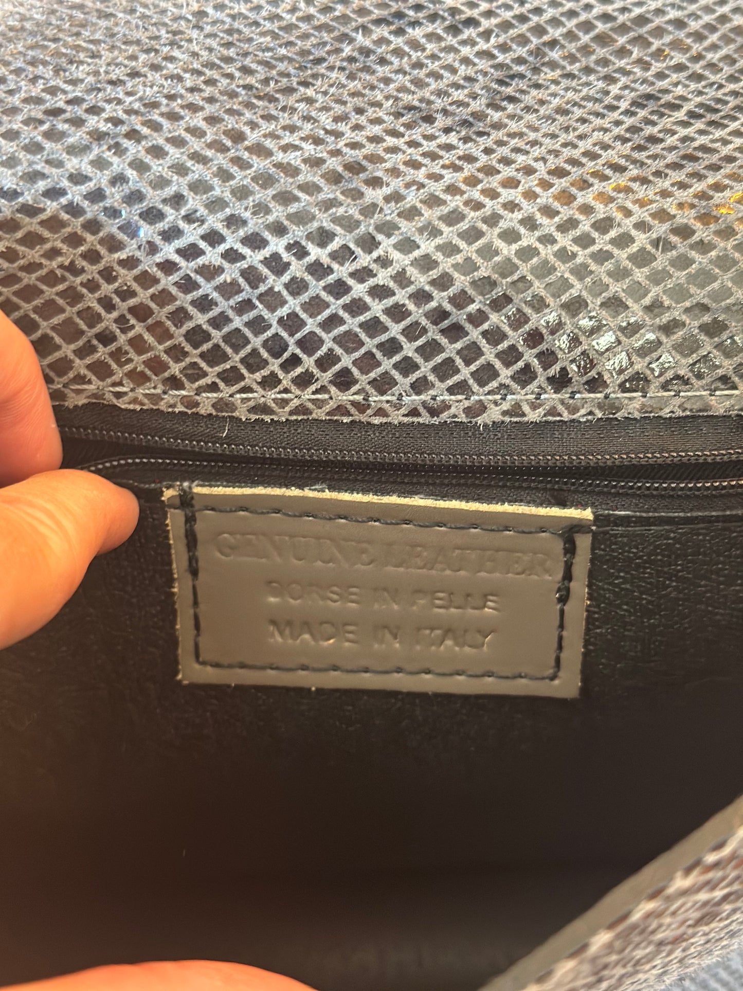 Sac en cuir imprimé python noir et gris – Chaîne métal ajustable