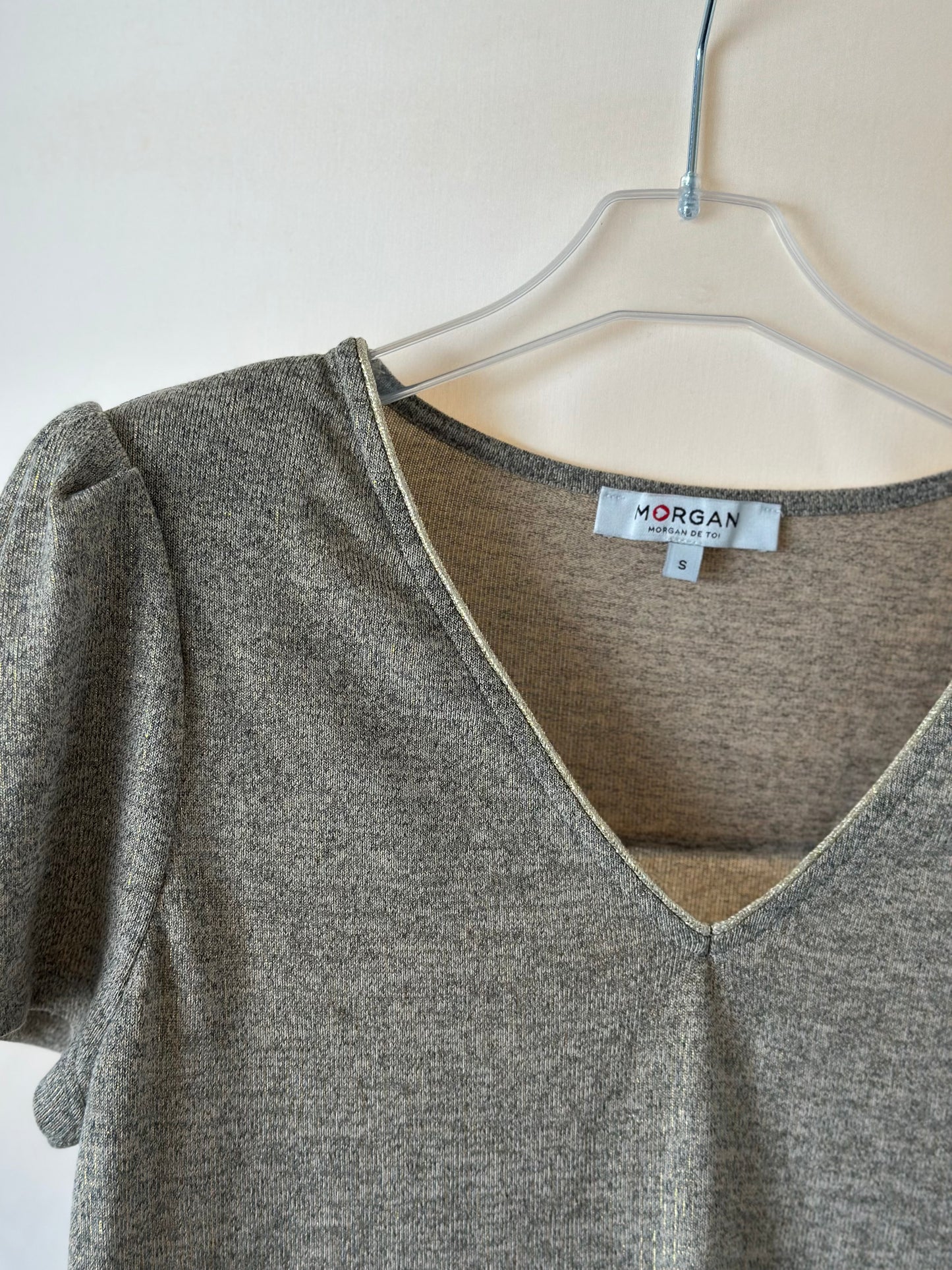 Top gris et doré T.36