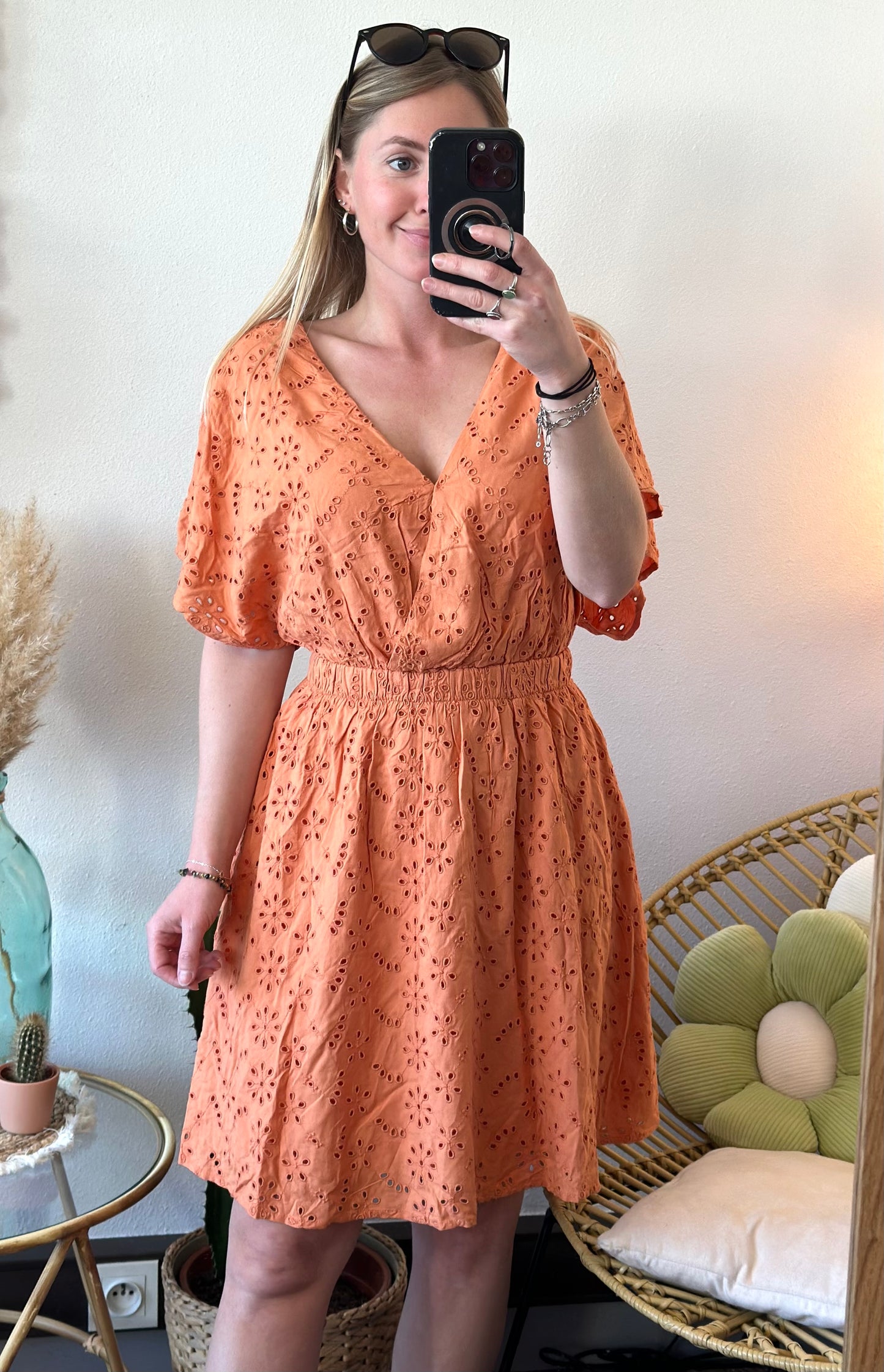 Robe orange en broderie anglaise T.36