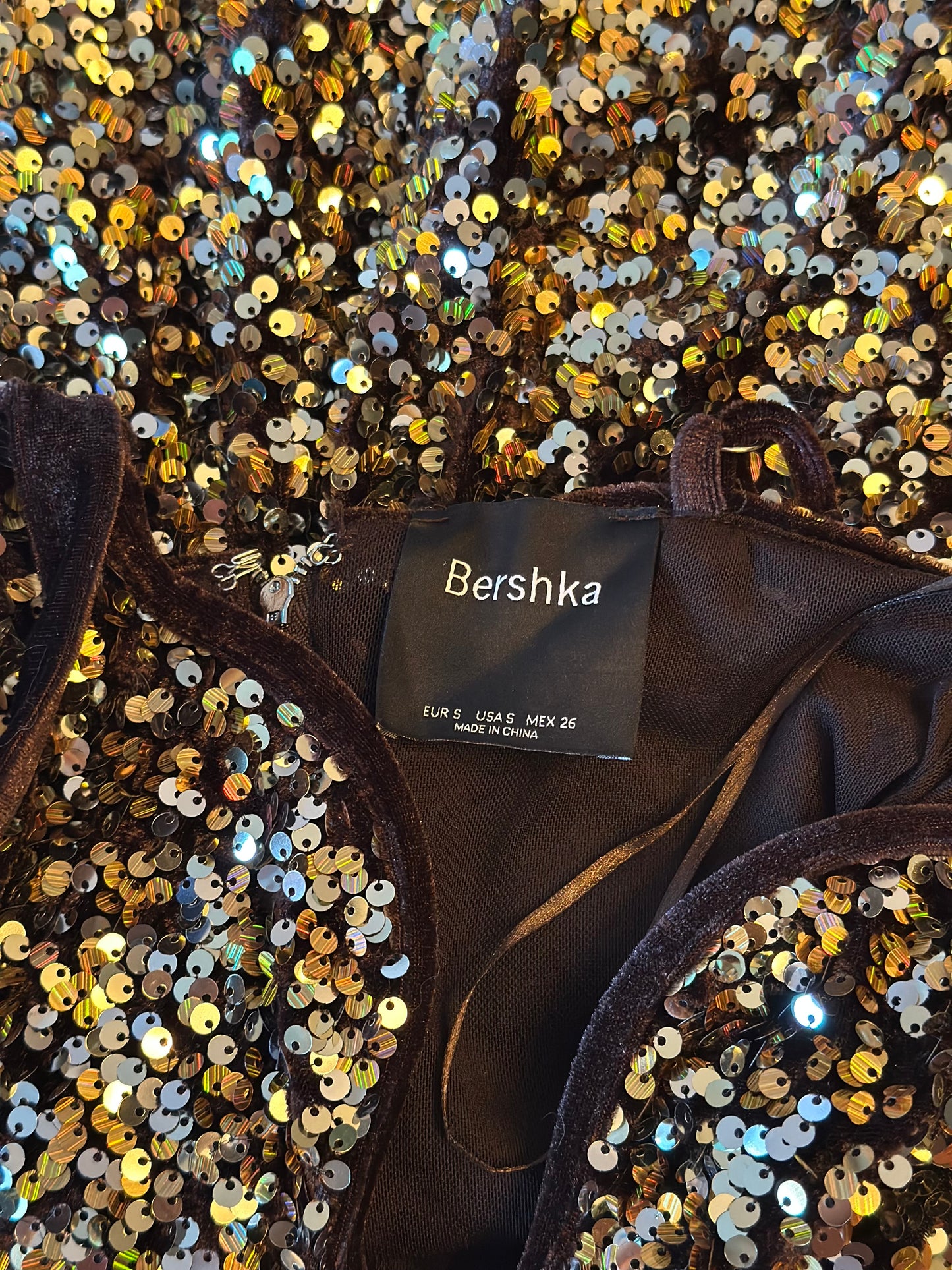 Robe à sequins dorés T.36