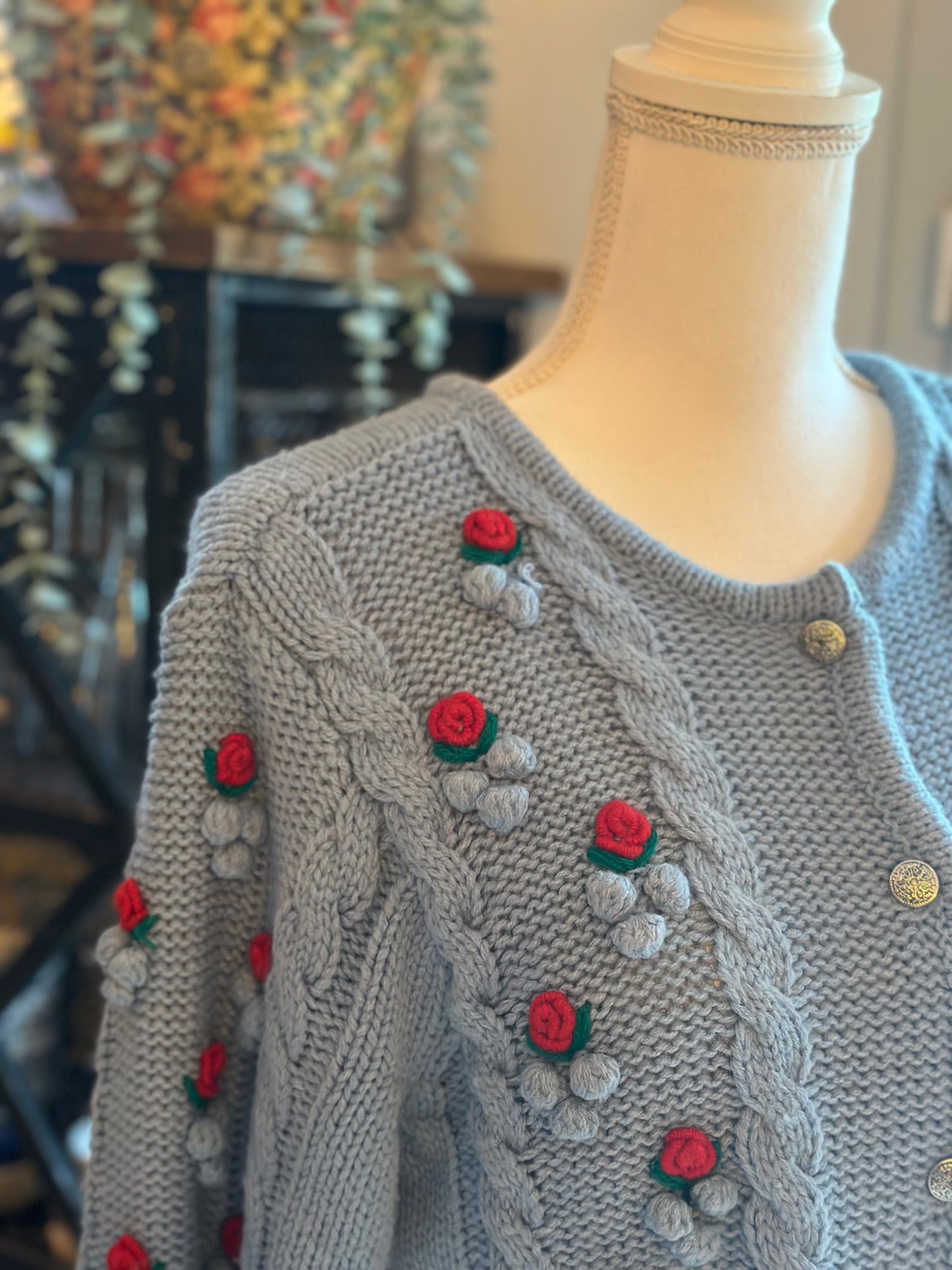 Pull vintage bleu brodé à fleurs (laine) T36
