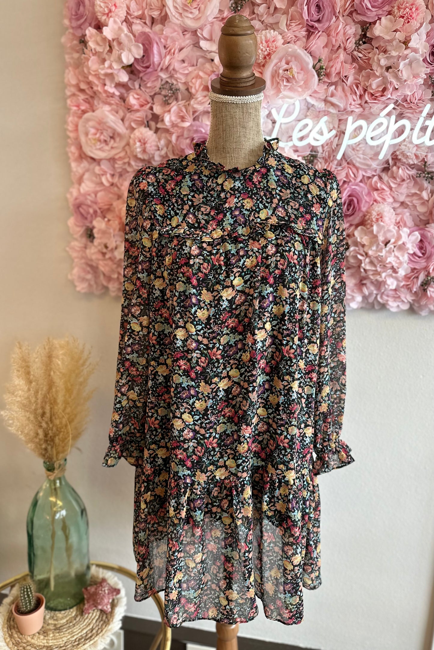 Robe noire imprimée fleurs colorées, T.36