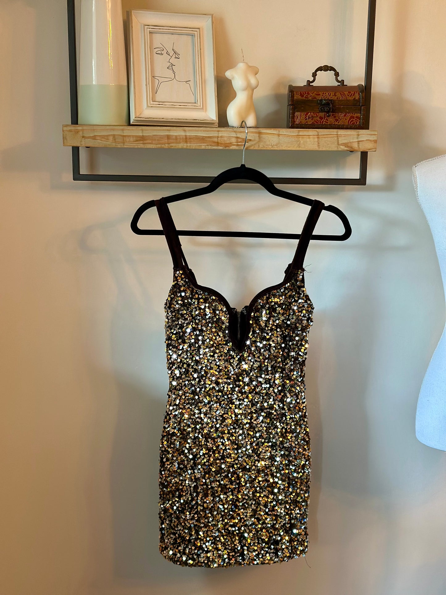 Robe à sequins dorés T.36