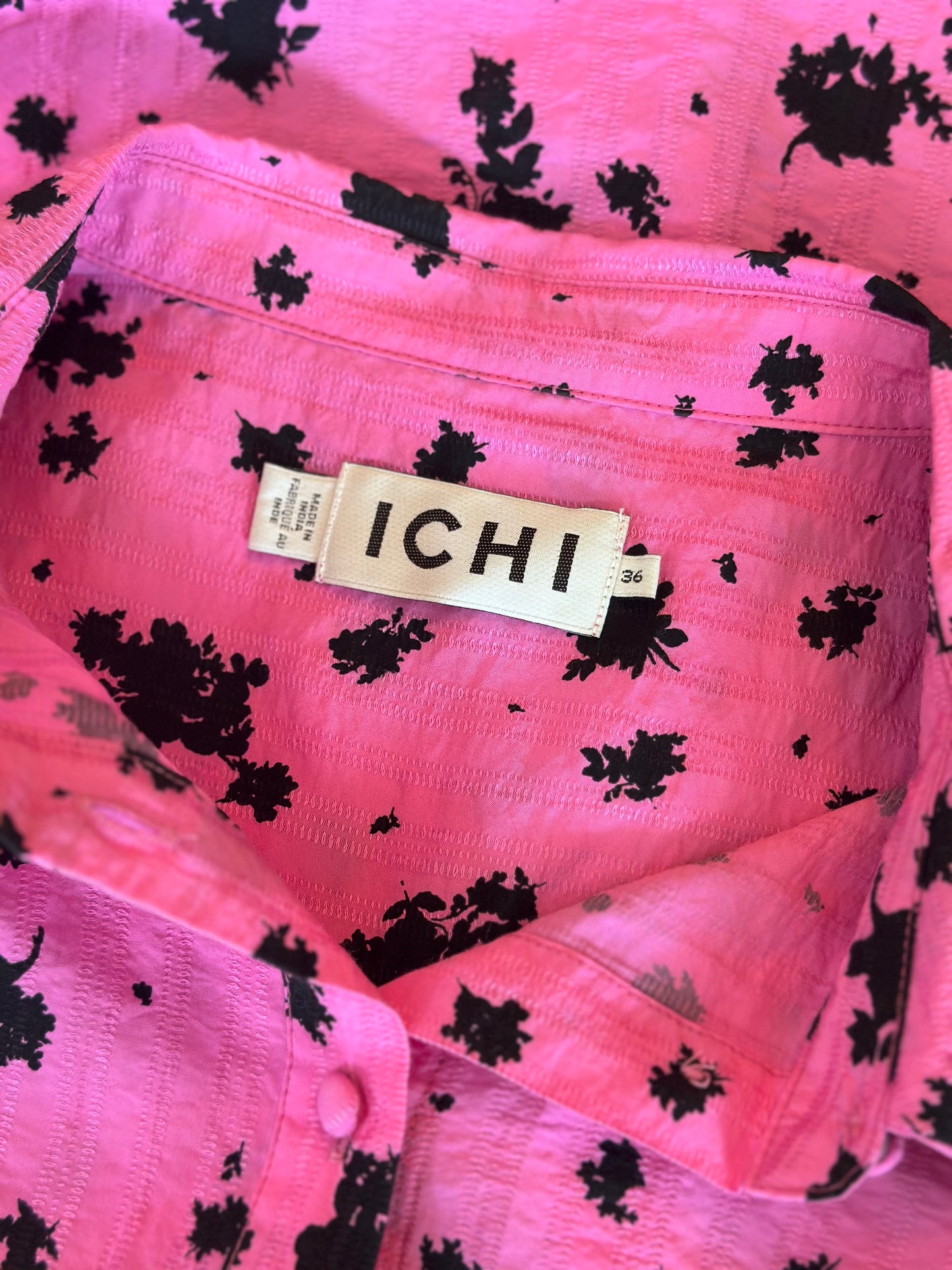 Chemise rose à imprimé noir T.36