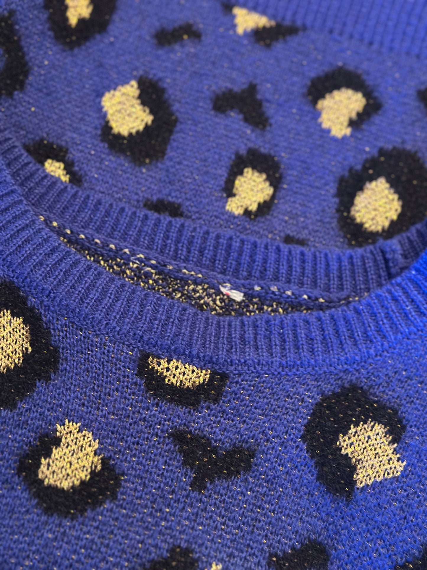 Pull doux bleu léopard T.36