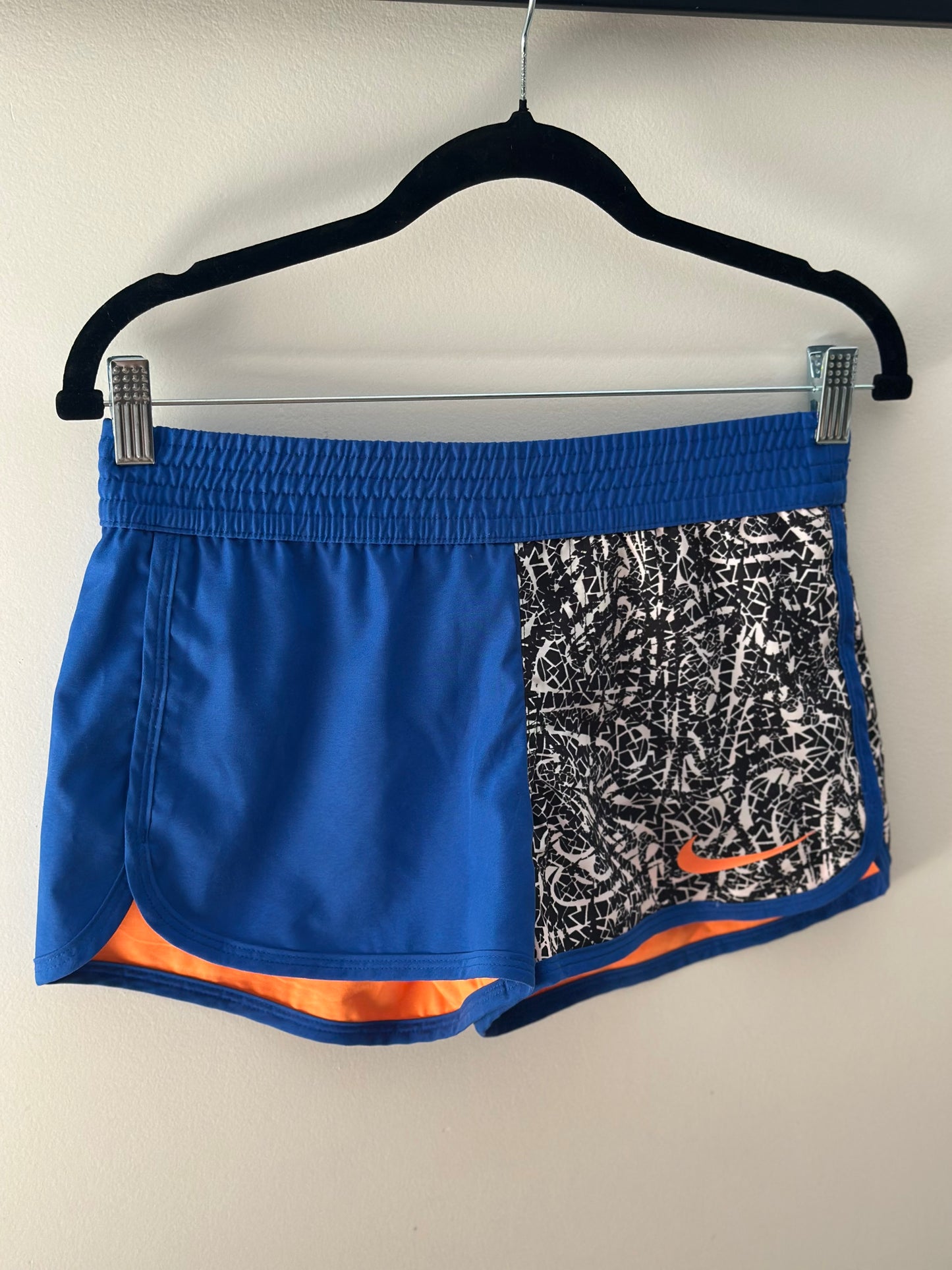 Short de sport imprimé graphique T.34