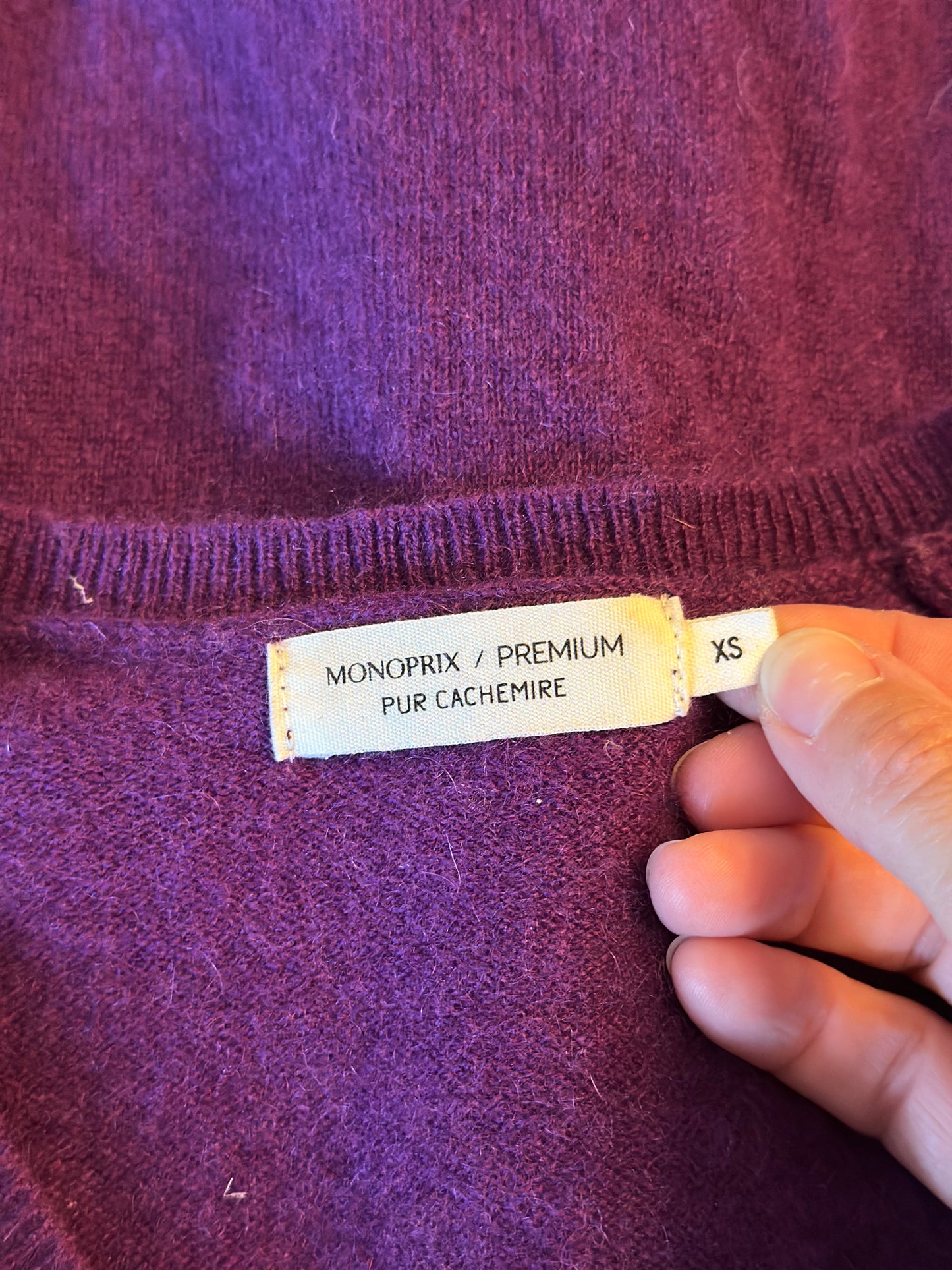 Pull en cachemire col V violet T.34