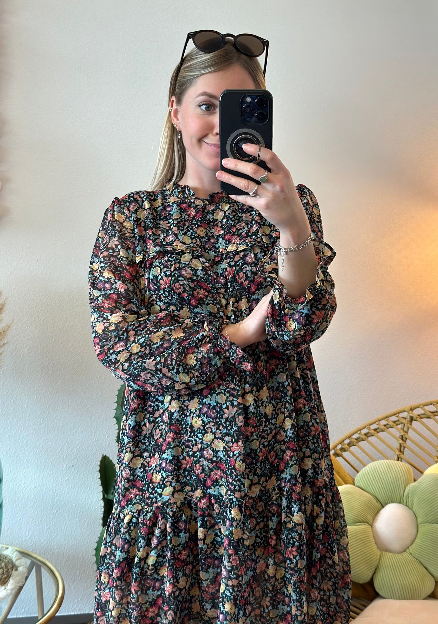 Robe noire imprimée fleurs colorées, T.36
