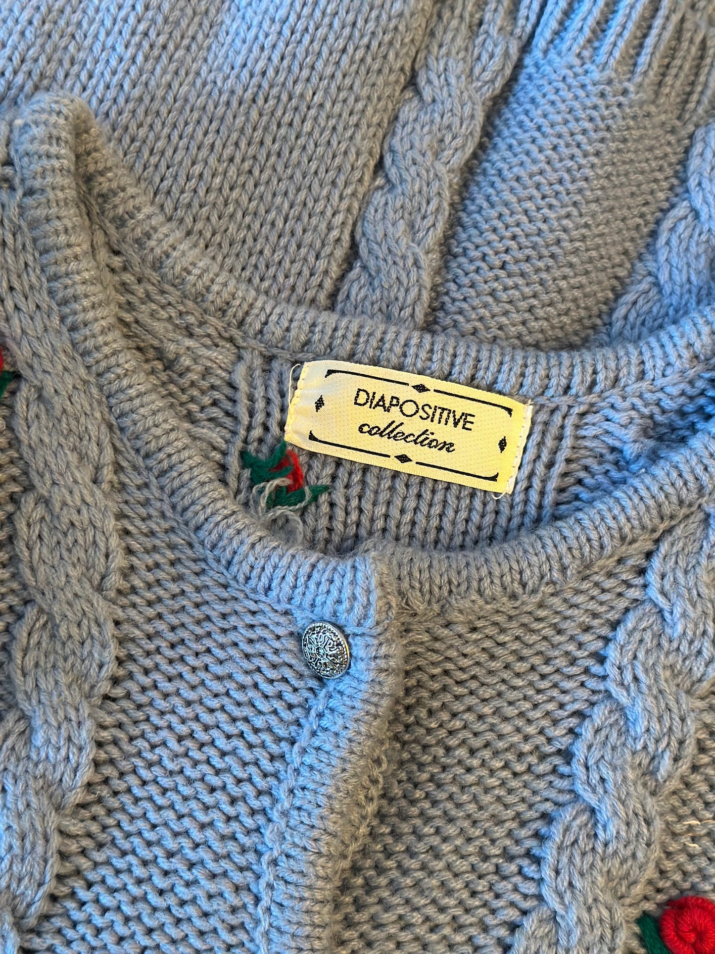 Pull vintage bleu brodé à fleurs (laine) T36