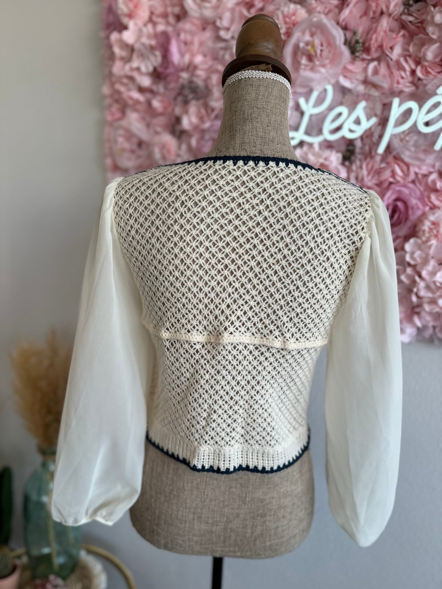 Top cardigan au crochet fleuri T.36