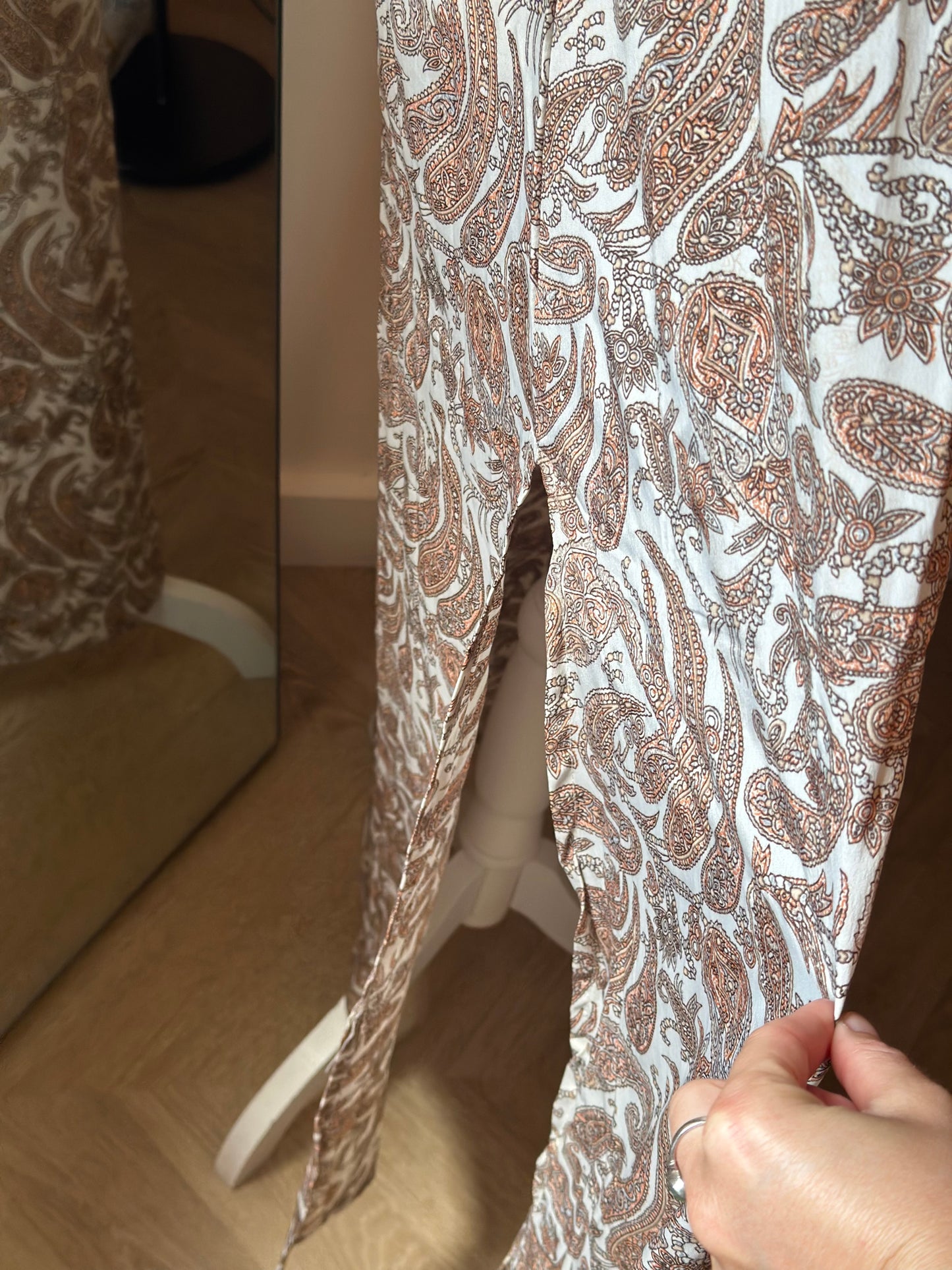 Belle robe longue motifs paisley fleuris taille U - Laraethnics