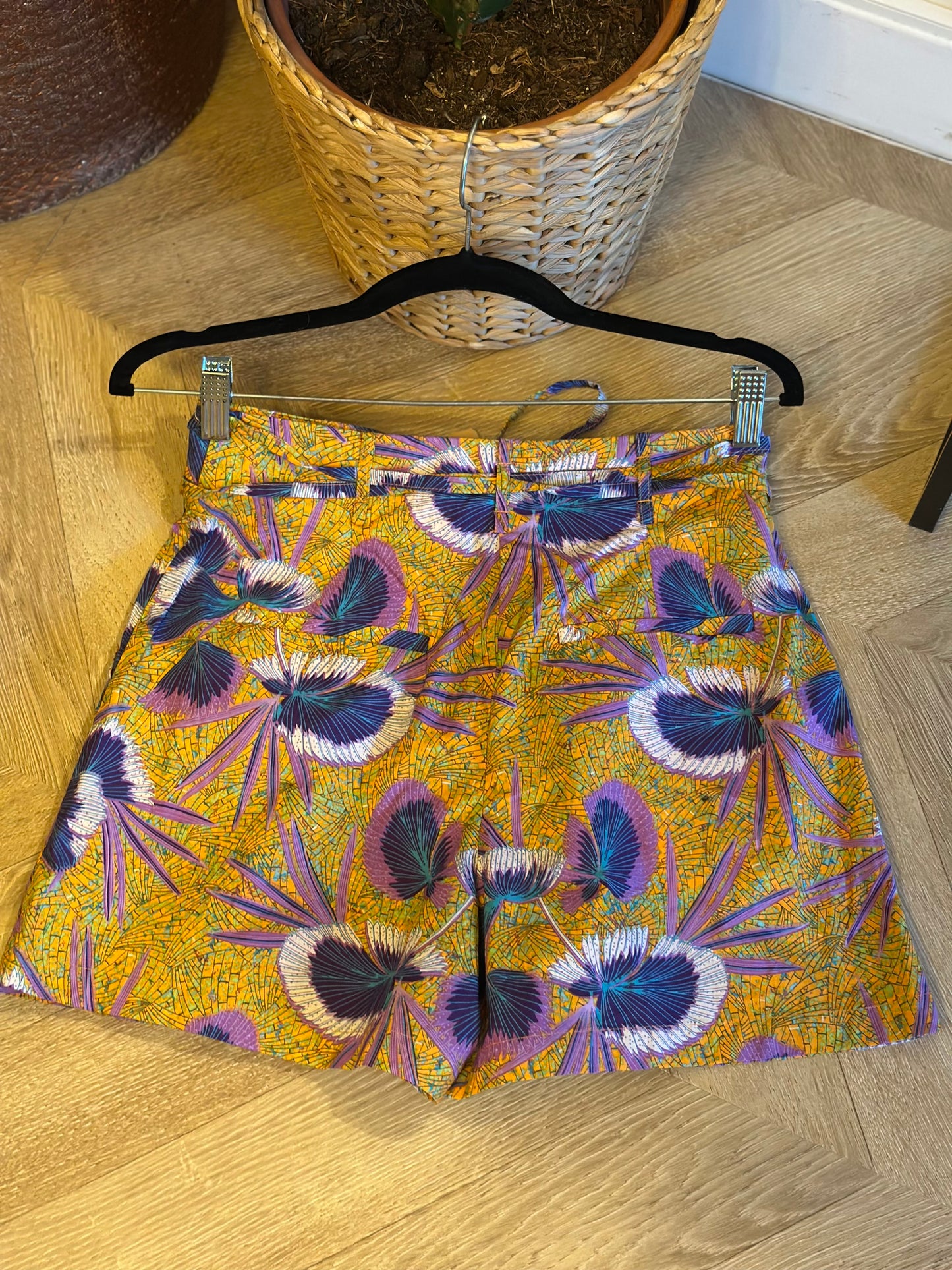 Short imprimé orangé lilas T.36 Neuf