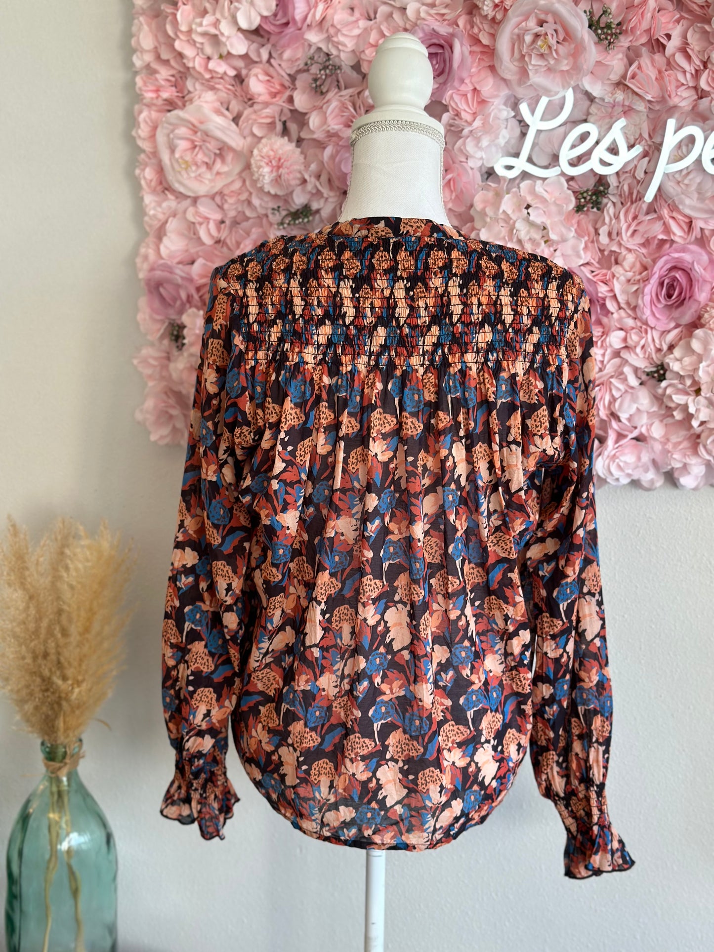 Belle blouse coupe ample motifs fleuris colorée T.40