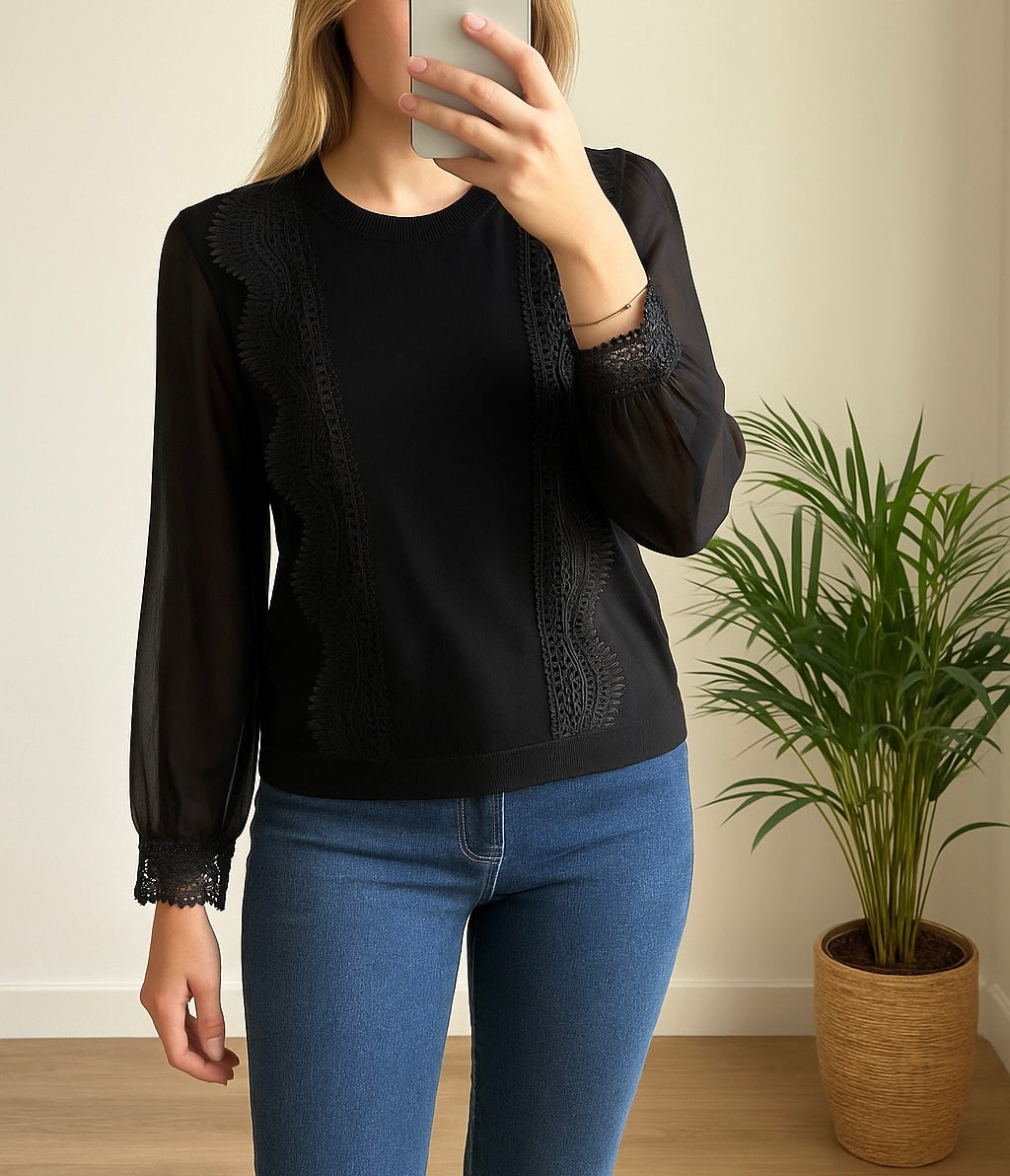 Pull léger noir brodé T.36
