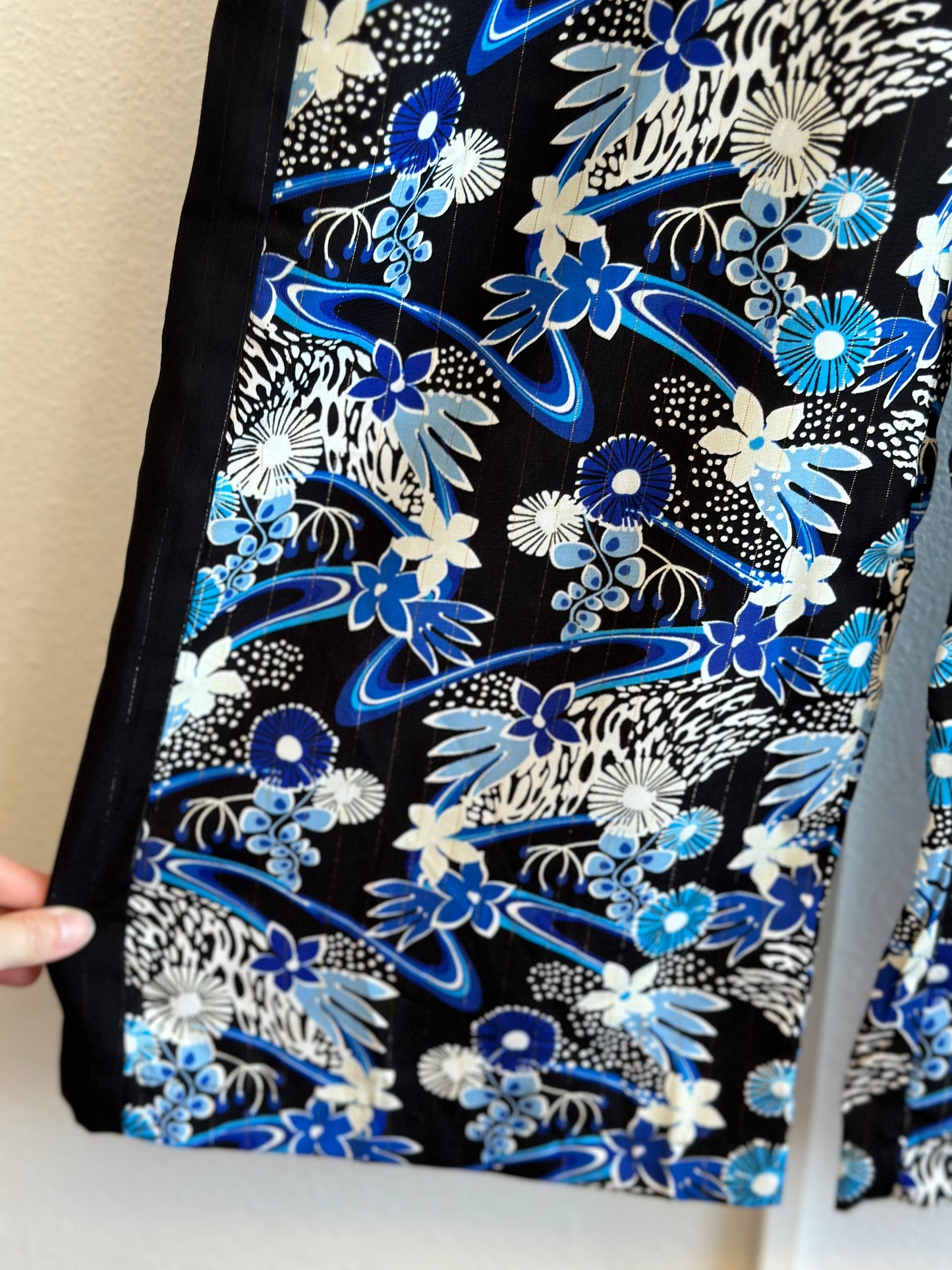 Pantalon fluide jambes larges à motifs fleuris bleu et blanc T.34