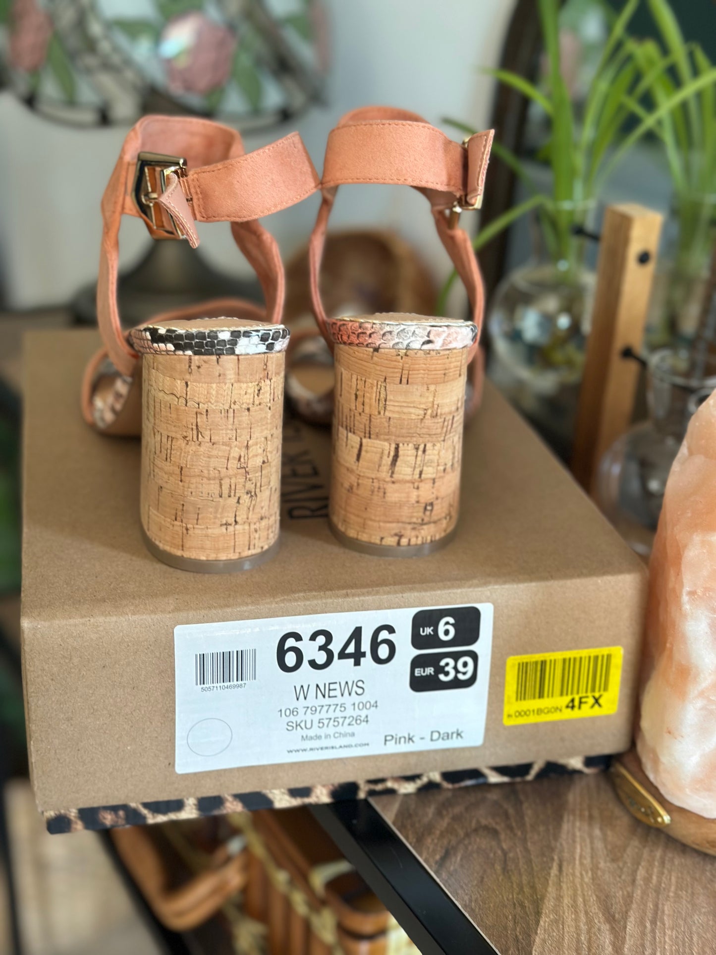 Sandales corail rose clair à talon T.39 – neuves