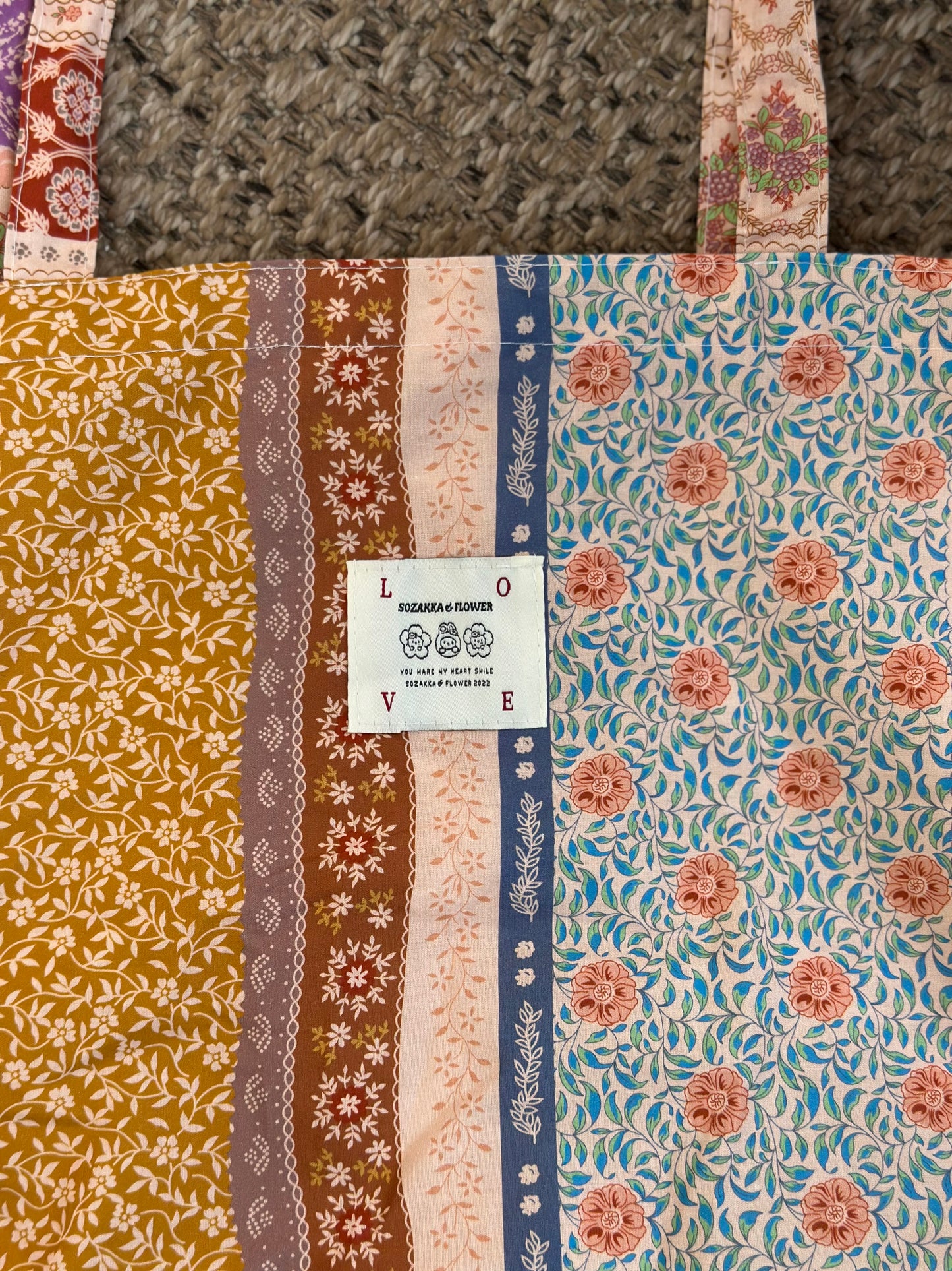 Joli sac cabas à motifs effet patchwork fleuri – Coton doux multicolore