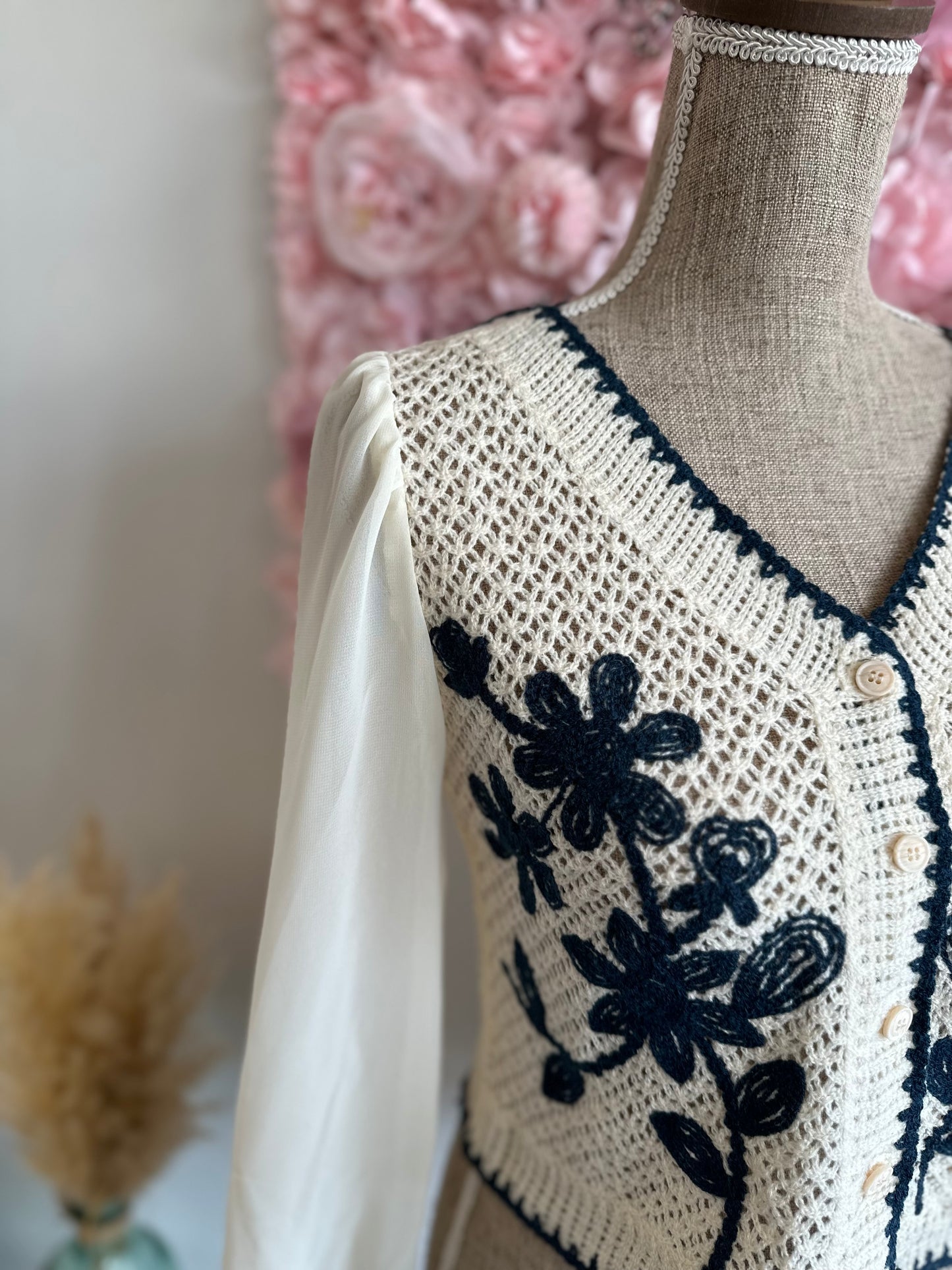 Top cardigan au crochet fleuri T.36