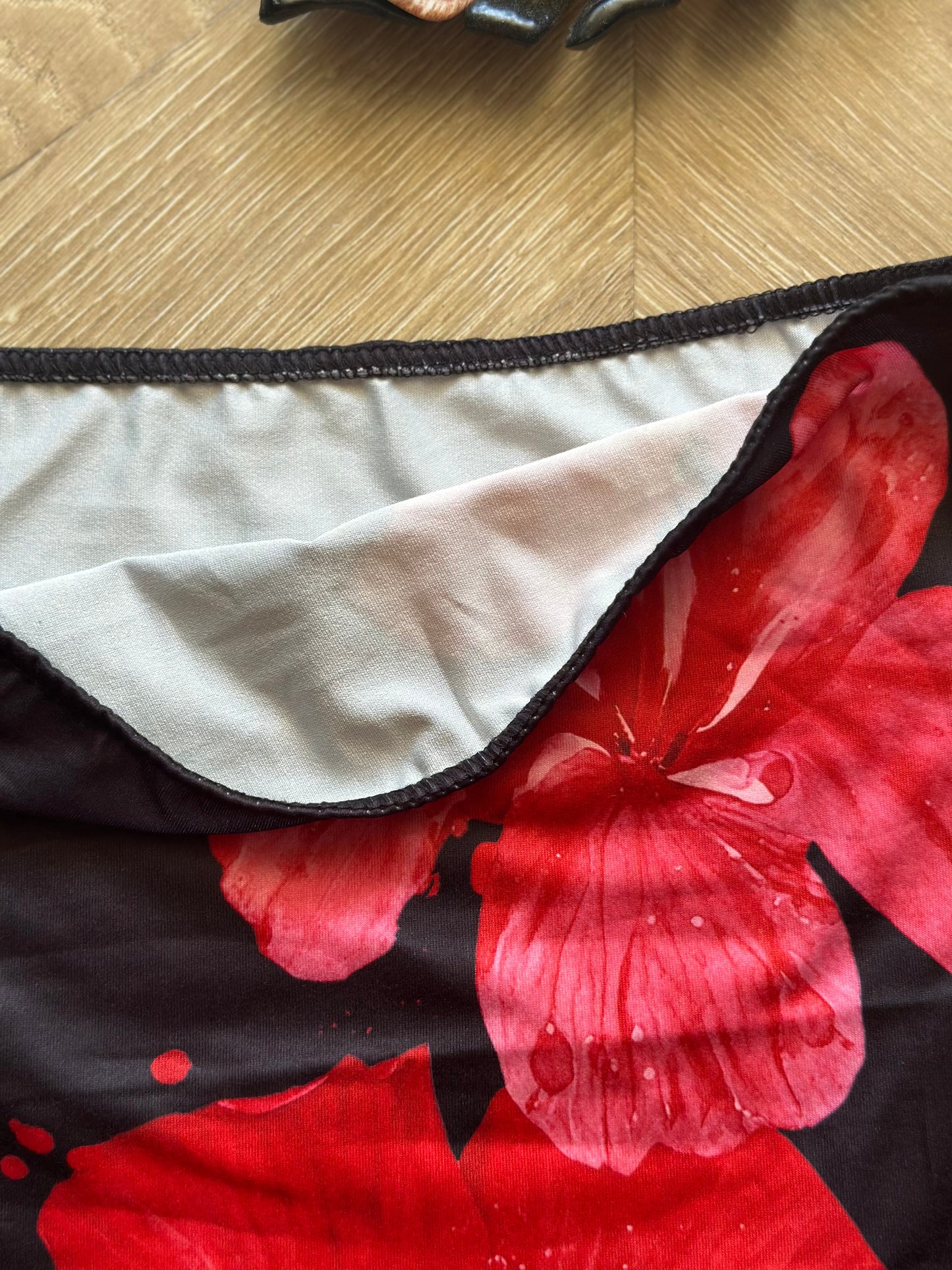 Top bustier imprimé floral noir rouge et rose – Taille S neuf