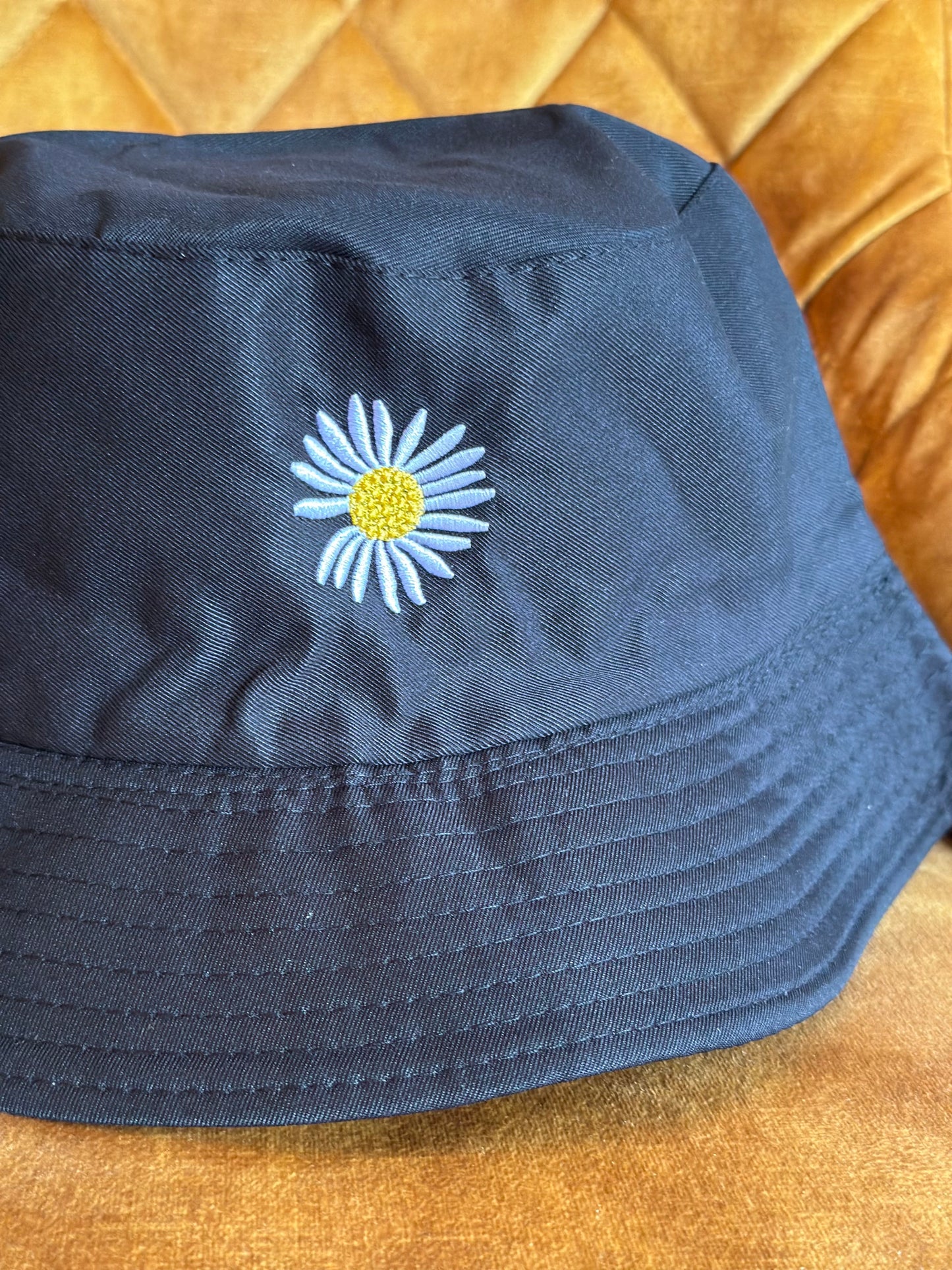 🌼 Bob réversible noir & fleuri, neuf & ultra léger – 2 styles en 1