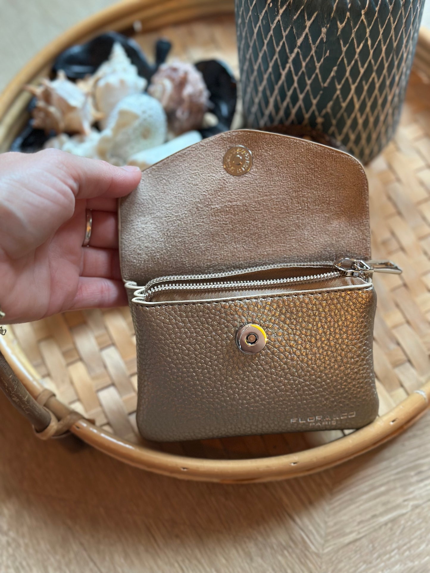 Porte-monnaie taupe métal Flora & Co ligne Bobby – Neuf