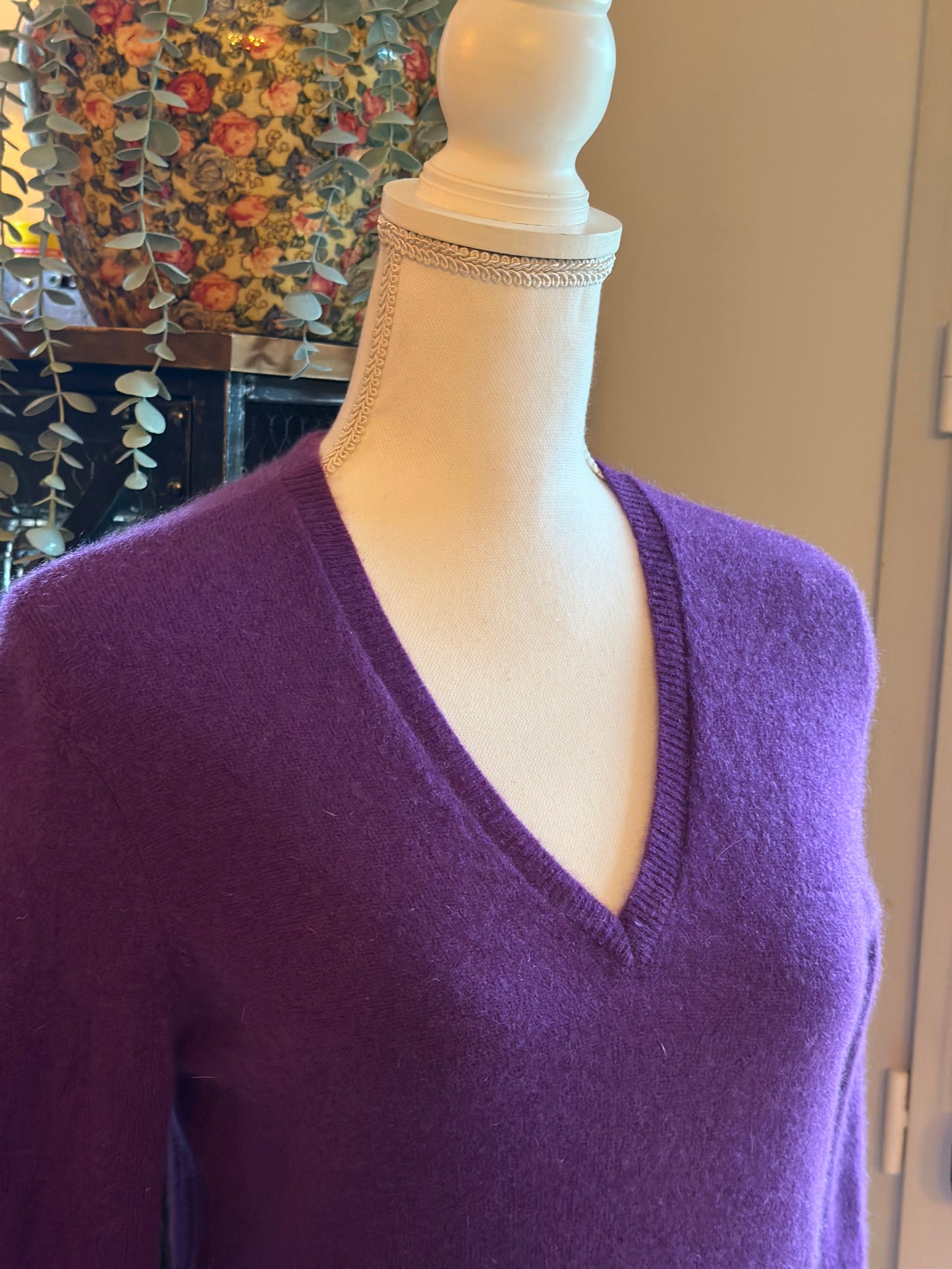 Pull en cachemire col V violet T.34