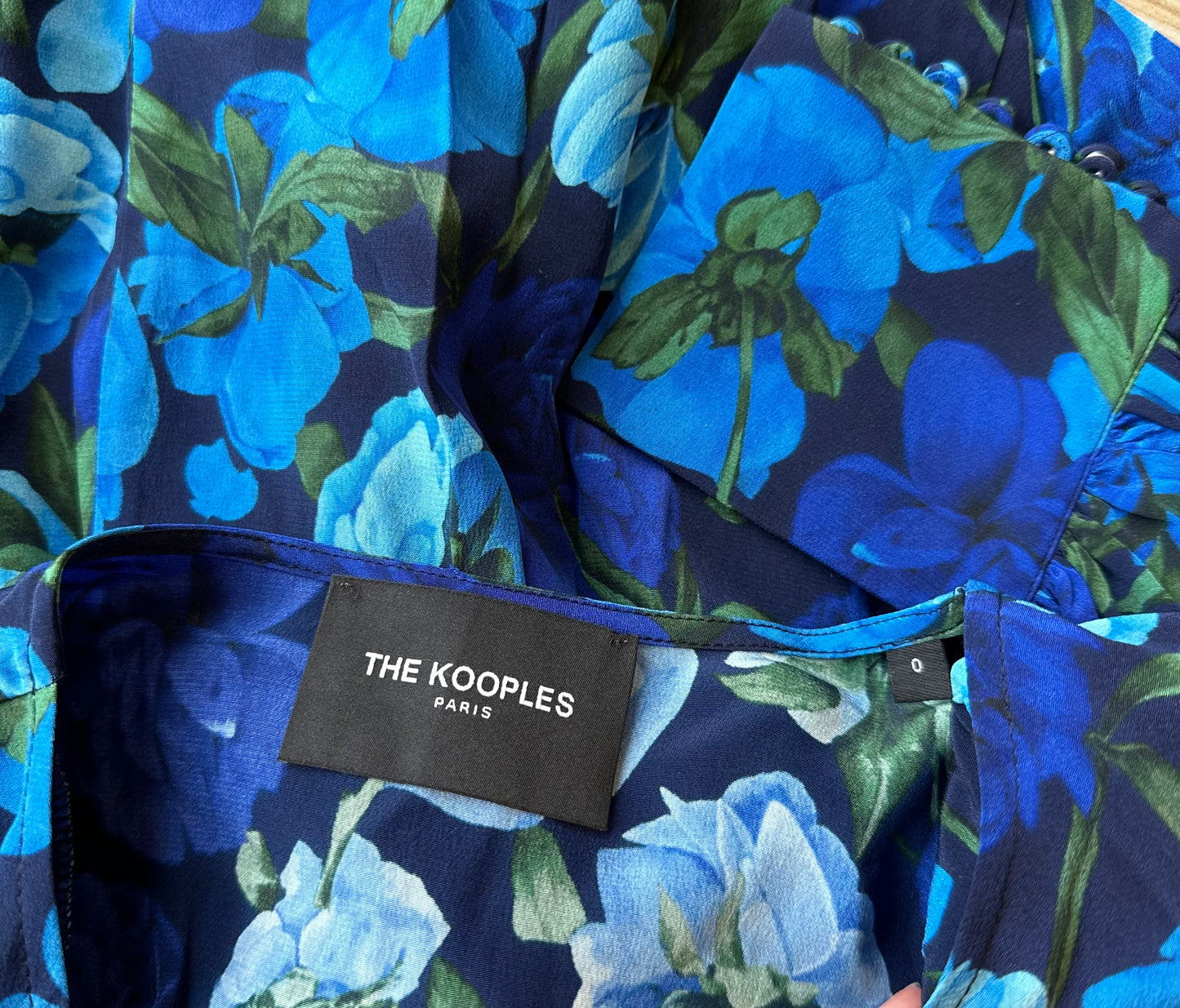 Robe « Dolce Vita » en soie coupe portefeuille motifs bleus fleuris T.34