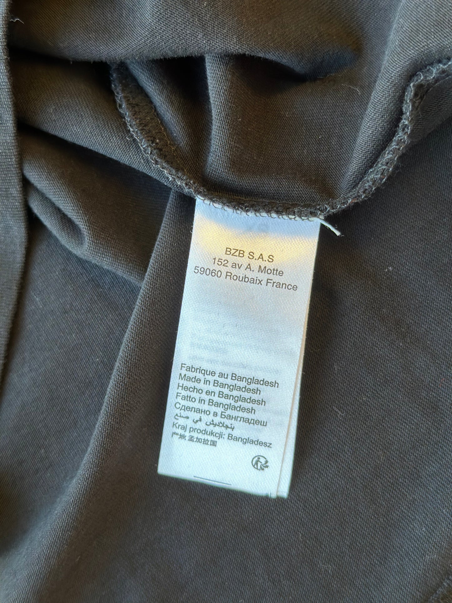 T-shirt noir avec broderie blanche, T.34 neuf