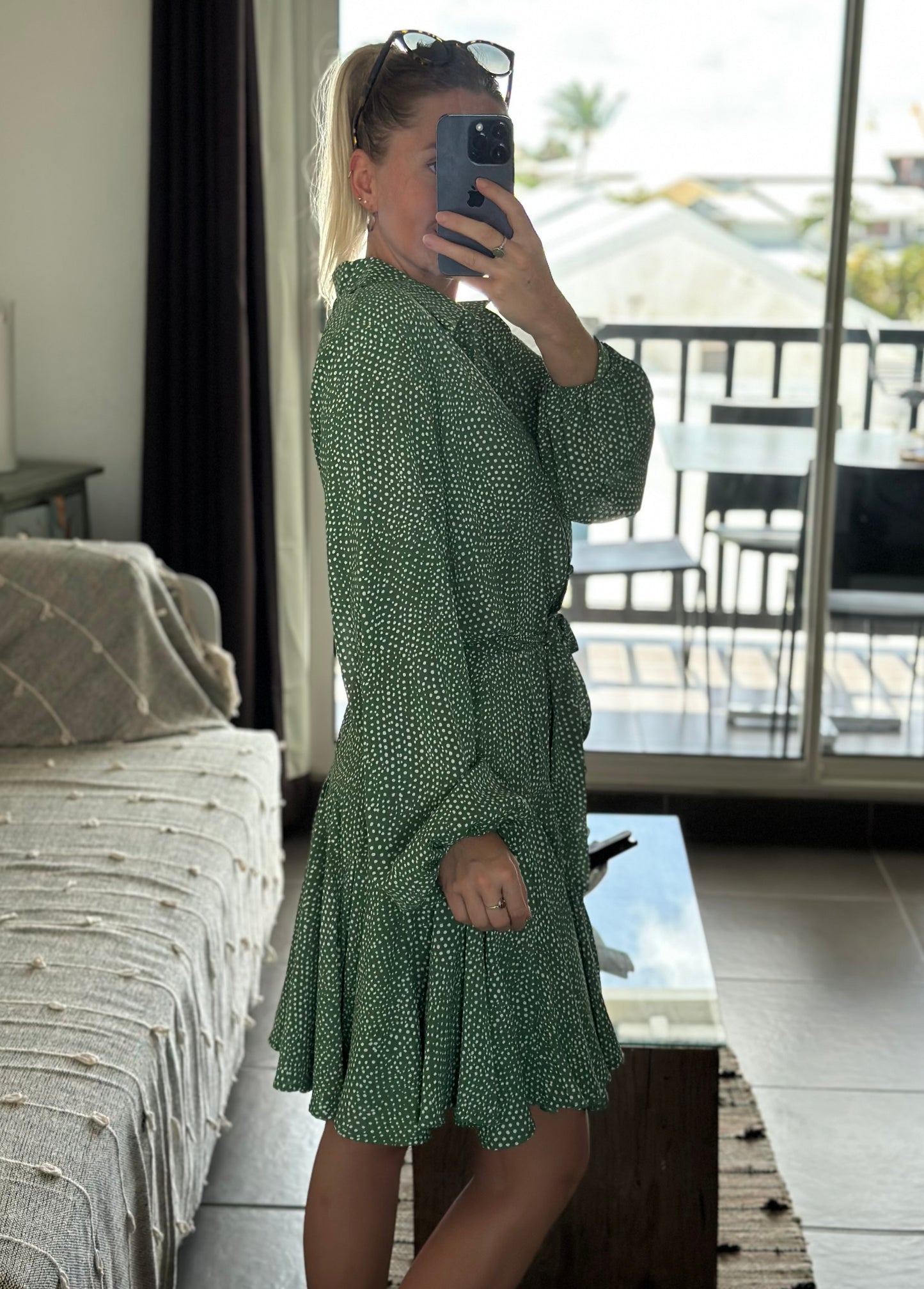 Robe fluide à volants verte à pois blancs T.38/40