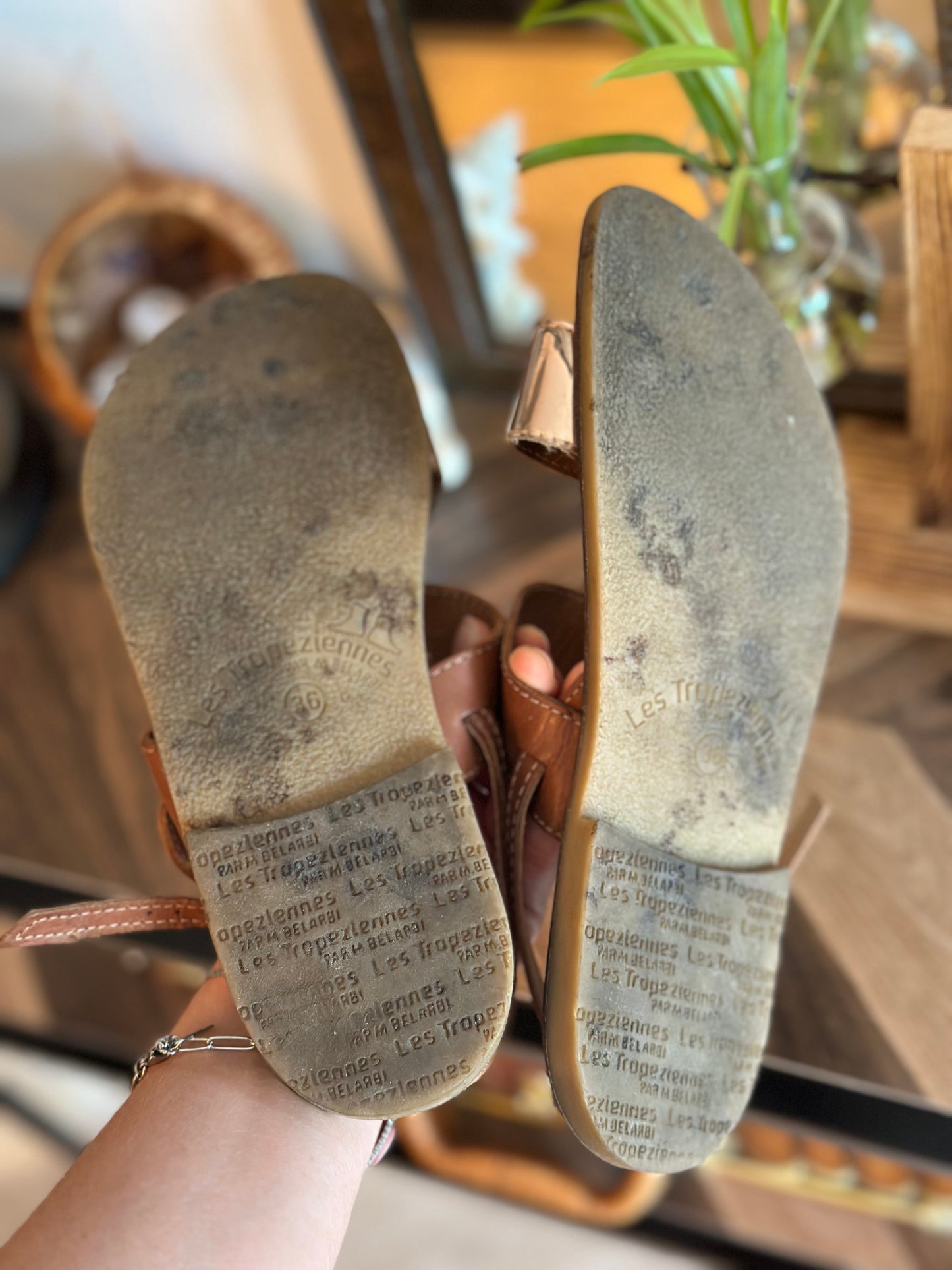 Sandales cuir camel et métallisé T.36