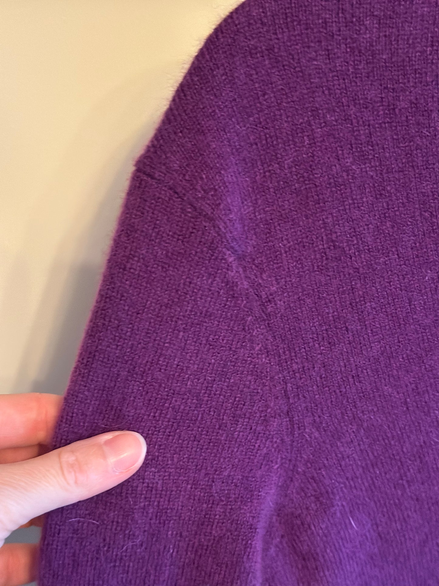 Pull en cachemire col V violet T.34