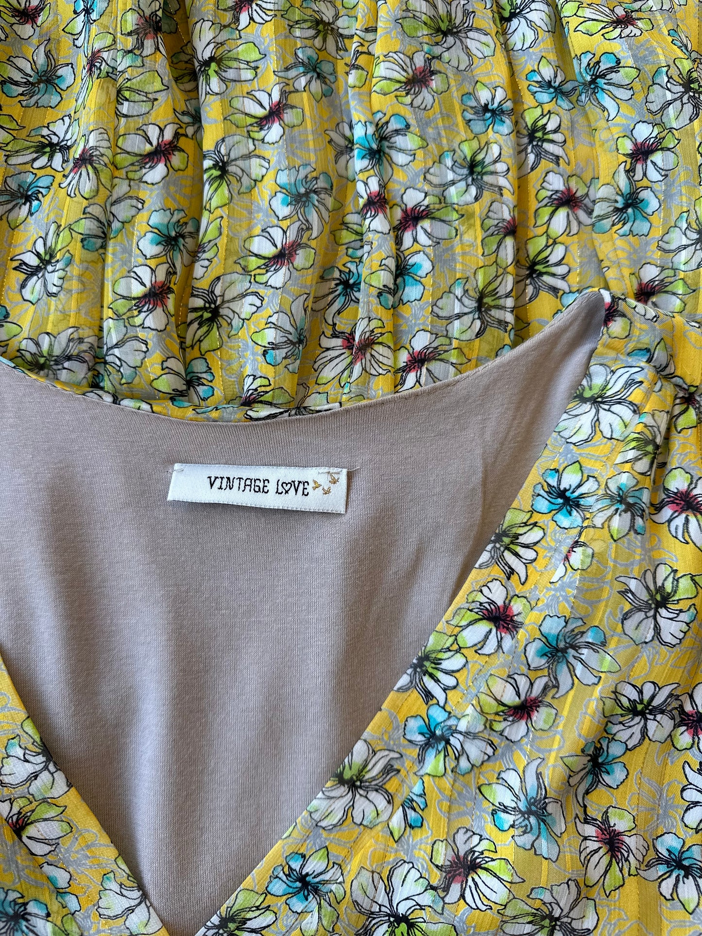Robe fluide imprimée jaune à motifs fleuris et fil lurex argenté, T.36
