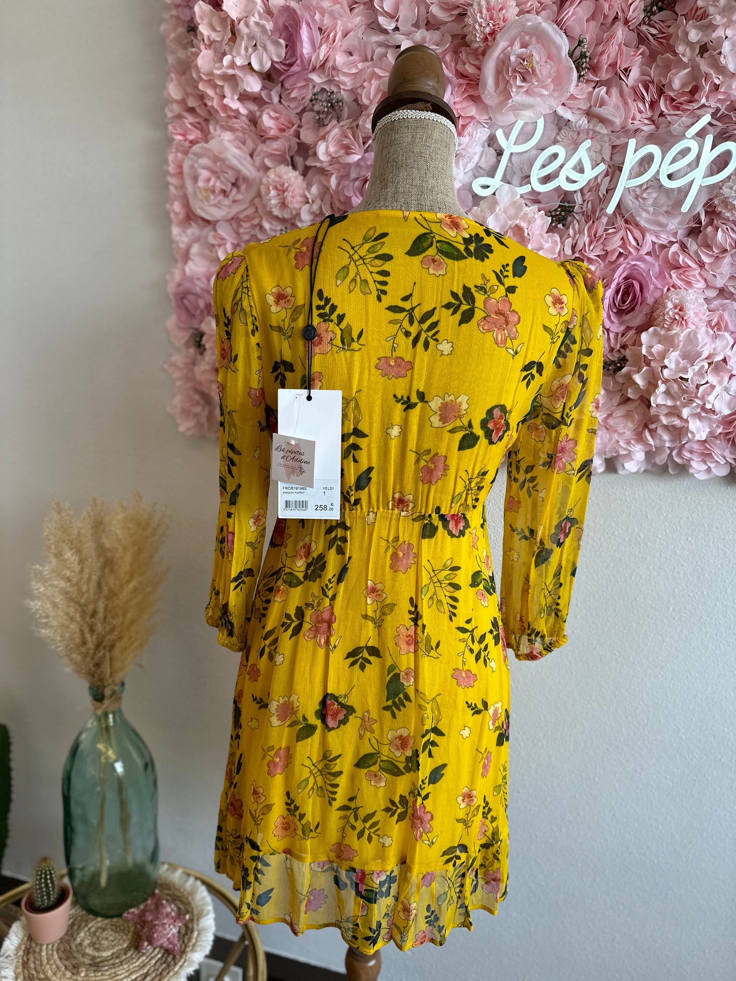 Belle robe jaune à fleurs T.36 neuve