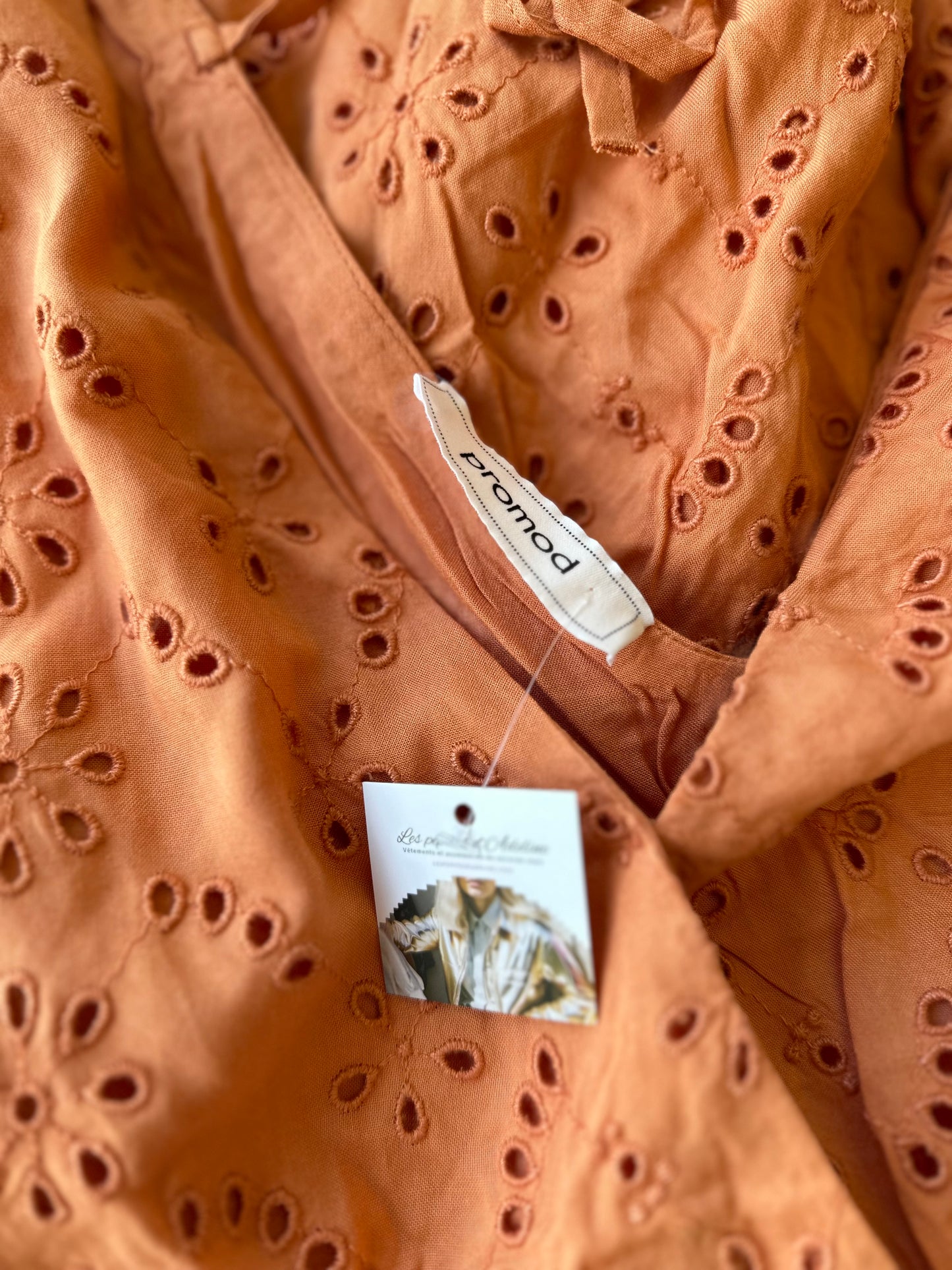 Robe orange en broderie anglaise T.36