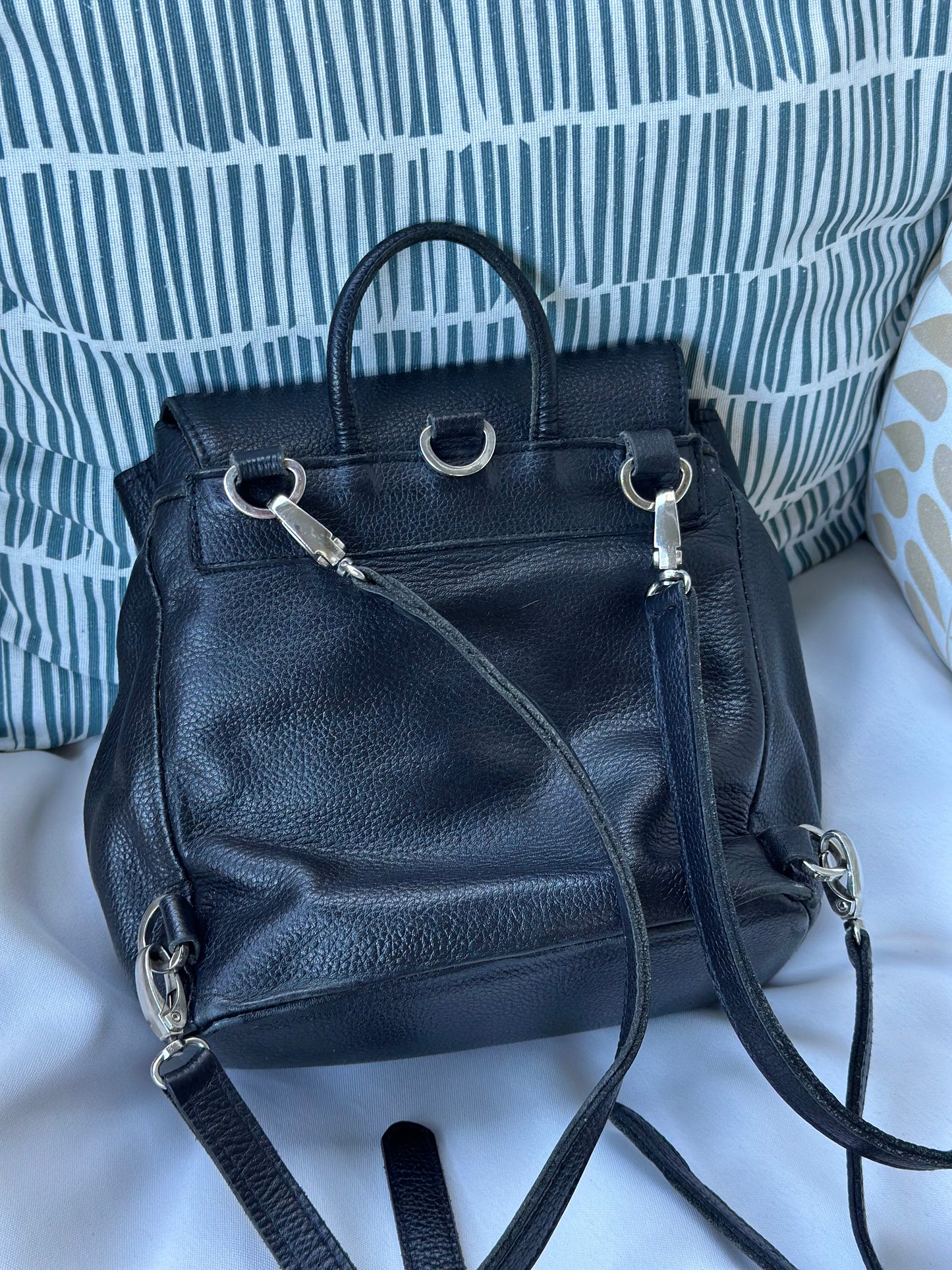 Sac à dos en cuir noir “Le Petit Cartel”